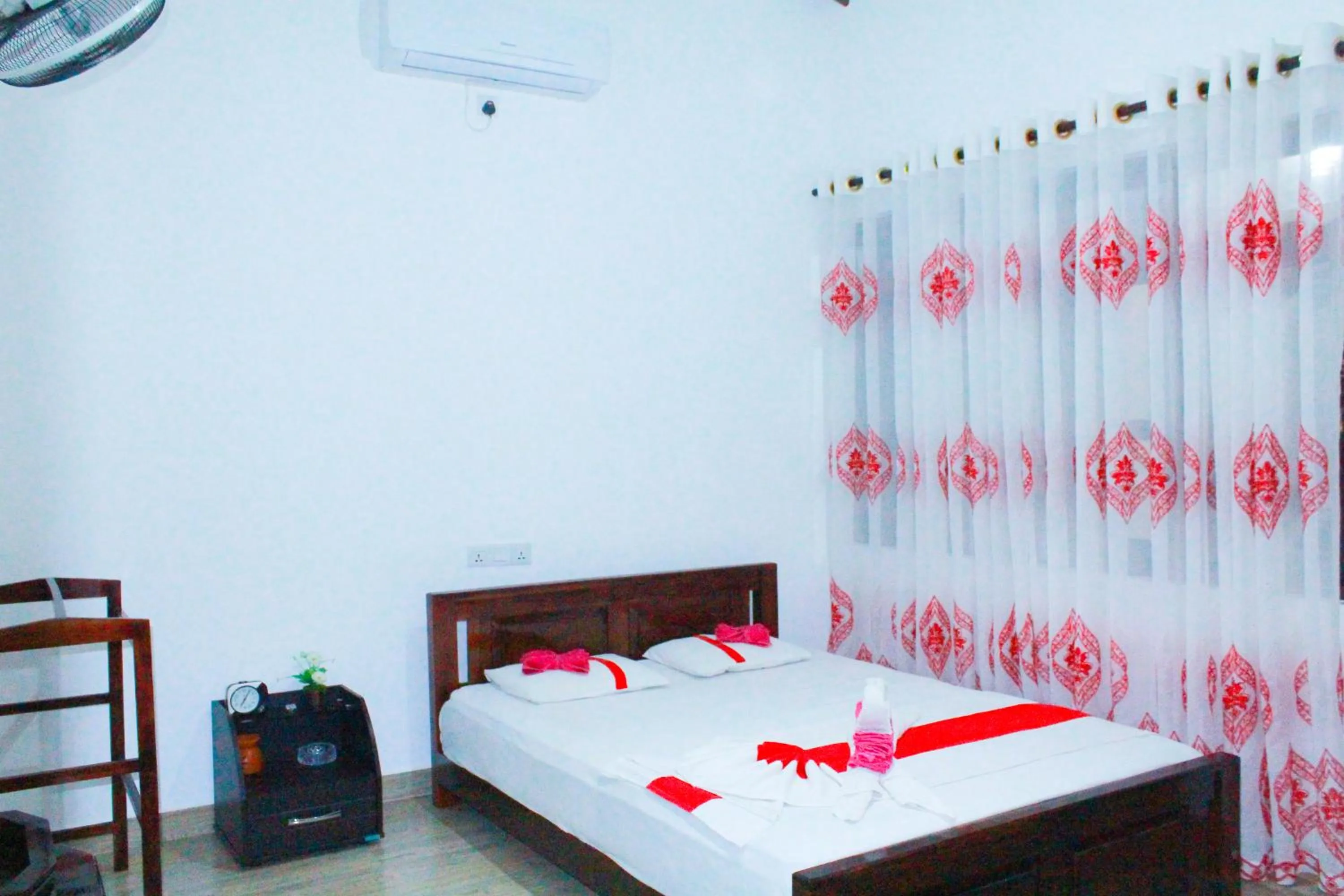 Bed in Lavender Home Yala Safari