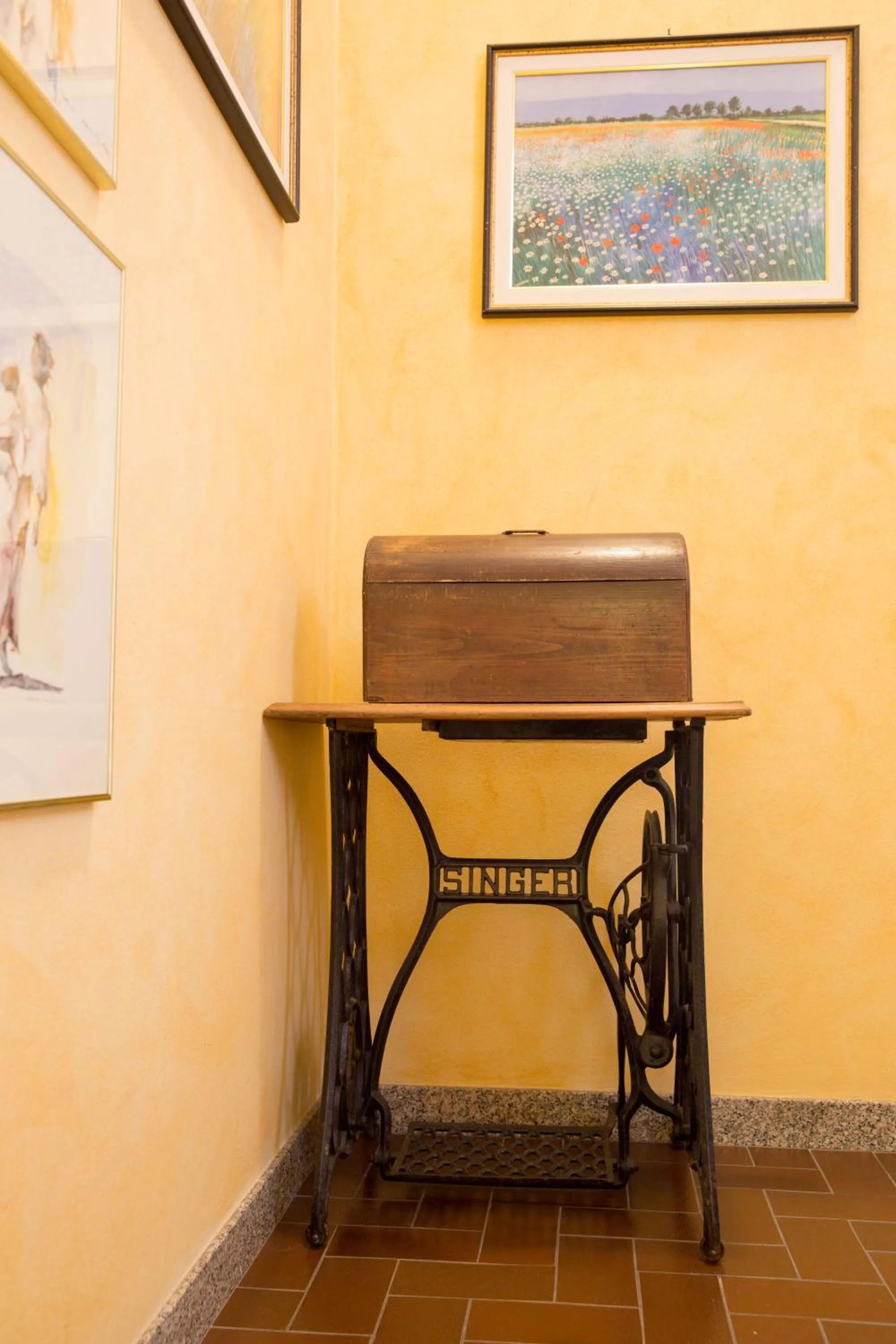 Decorative detail in Albergo Montenegro