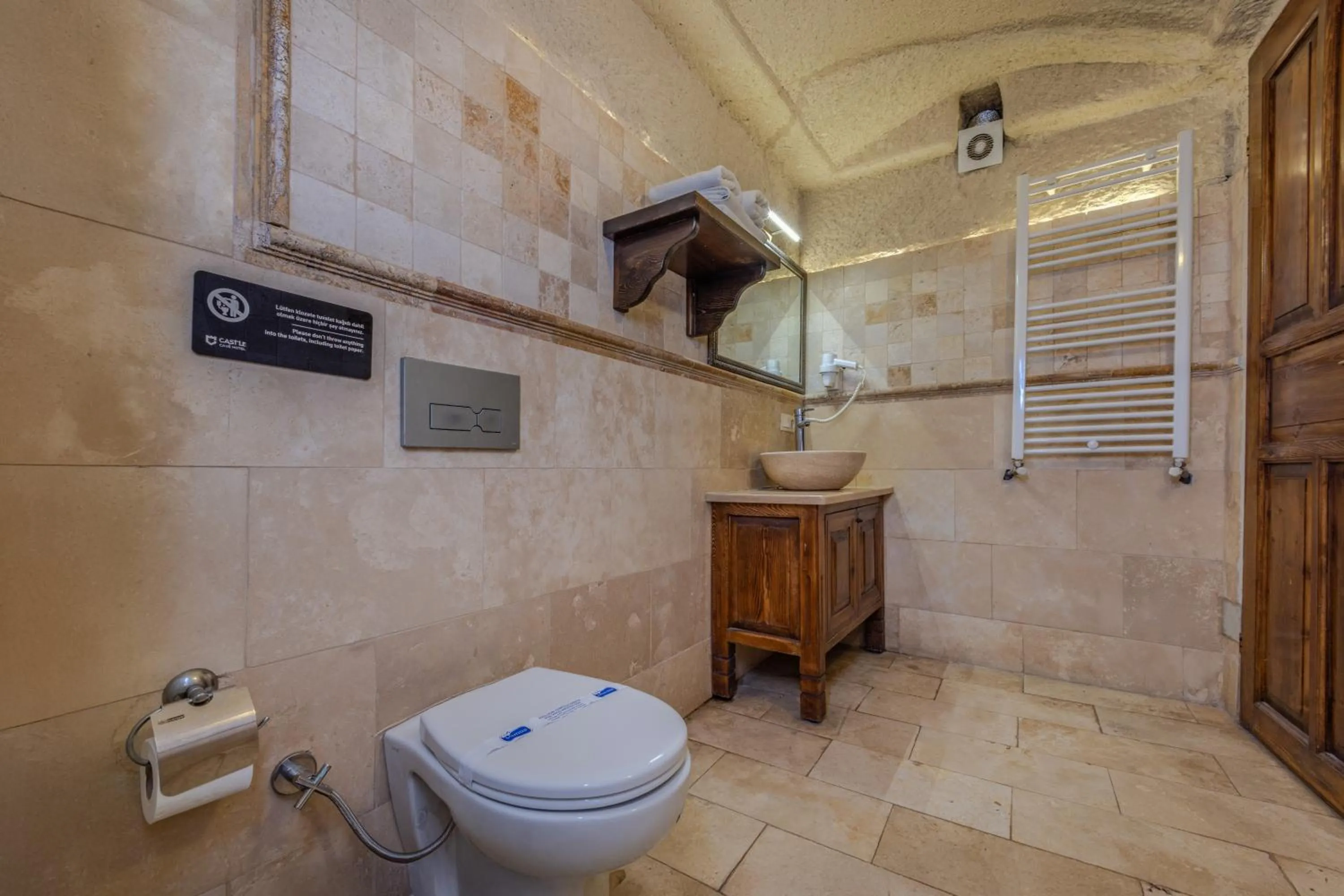 Shower in Castle Cave Hotel