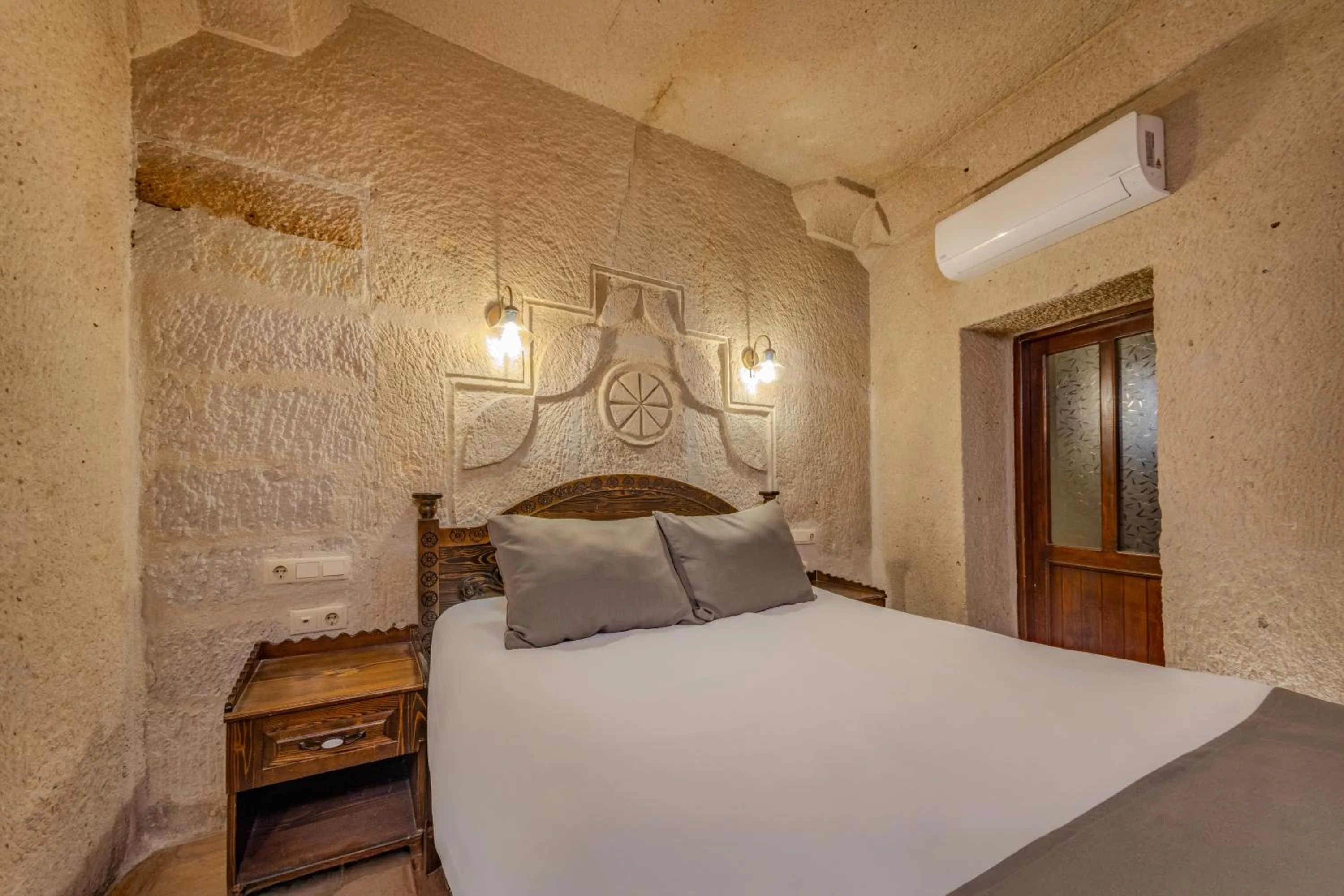 Bed in Castle Cave Hotel