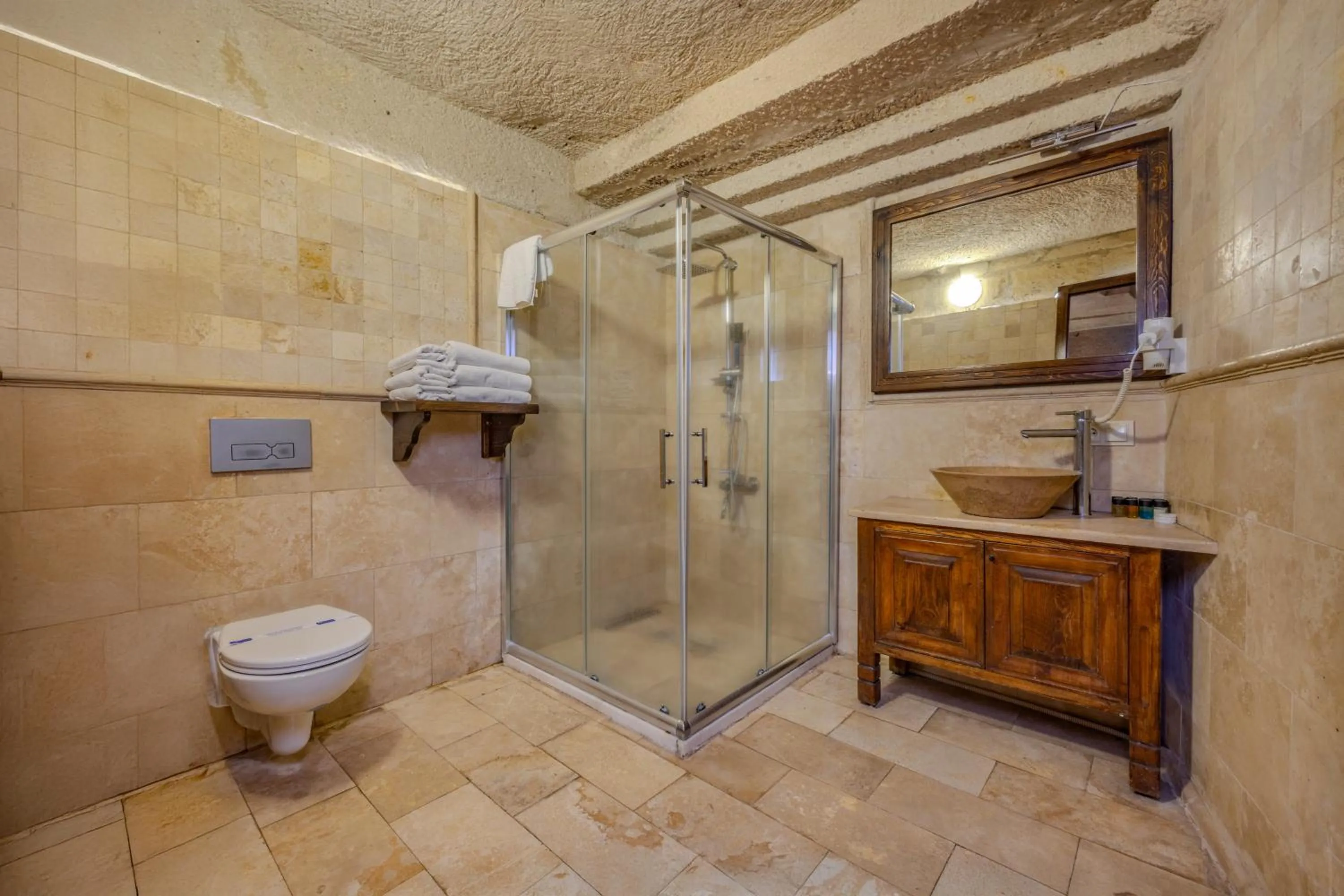 Shower in Castle Cave Hotel