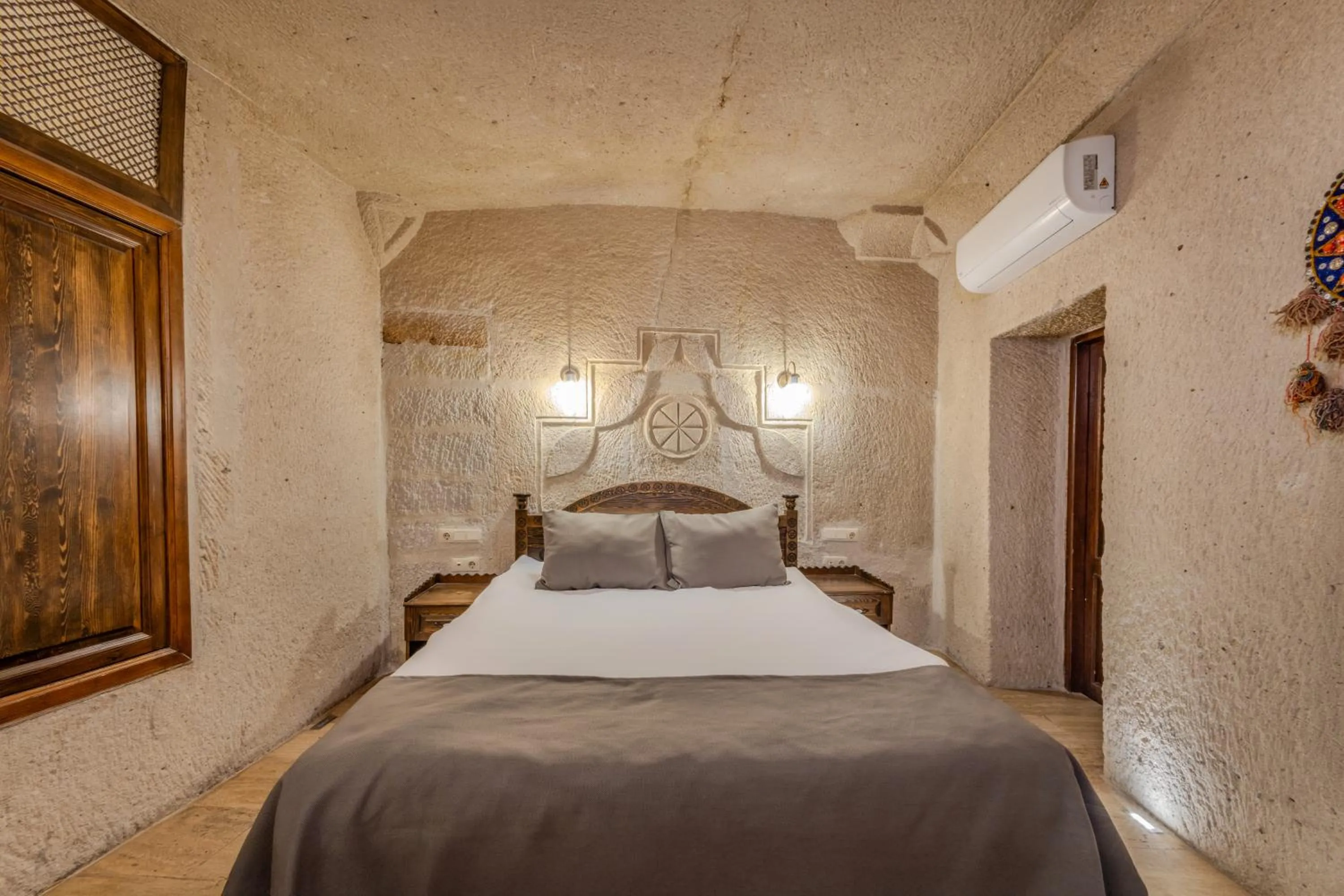 Bedroom, Bed in Castle Cave Hotel