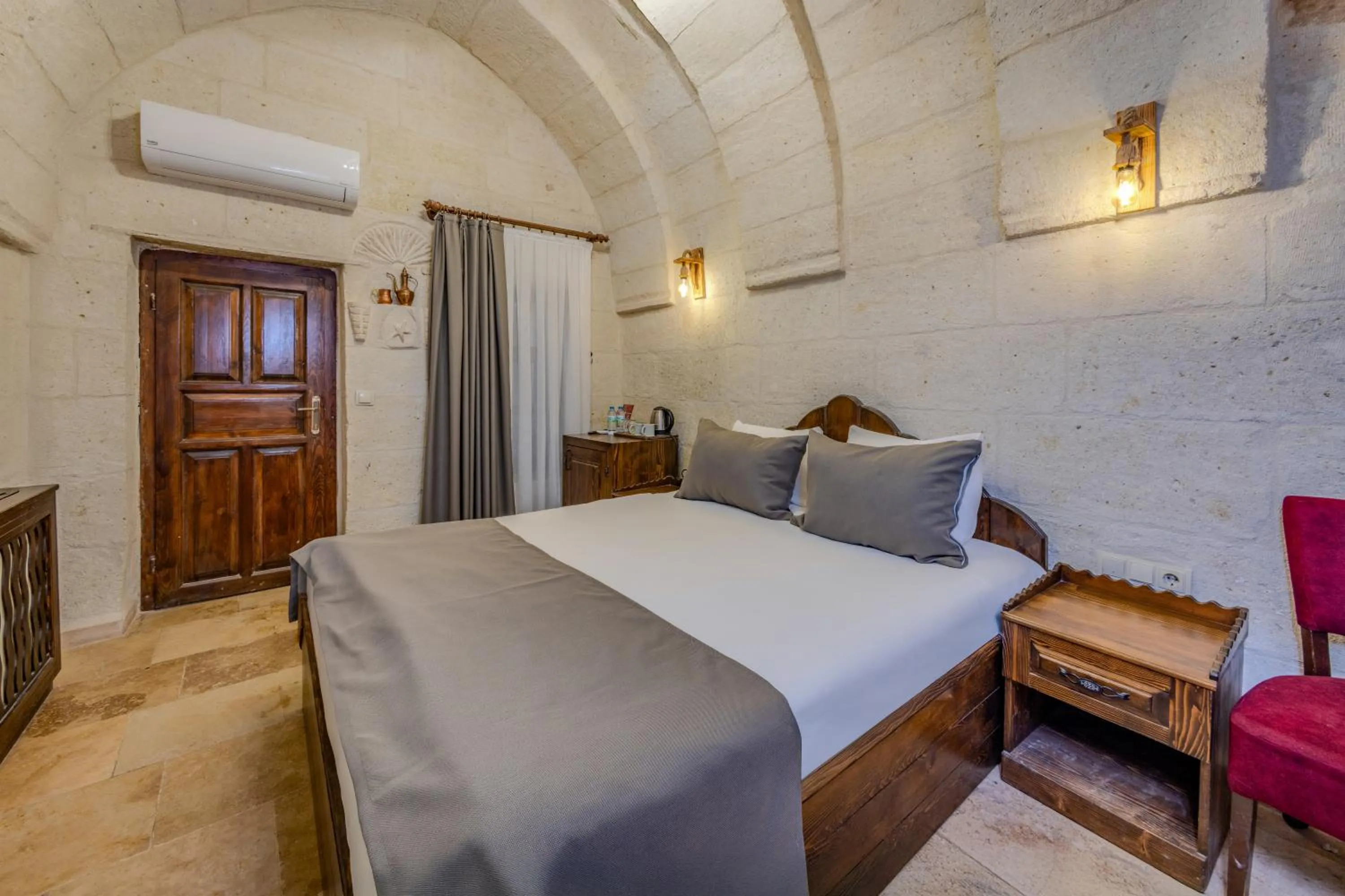 Bed in Castle Cave Hotel