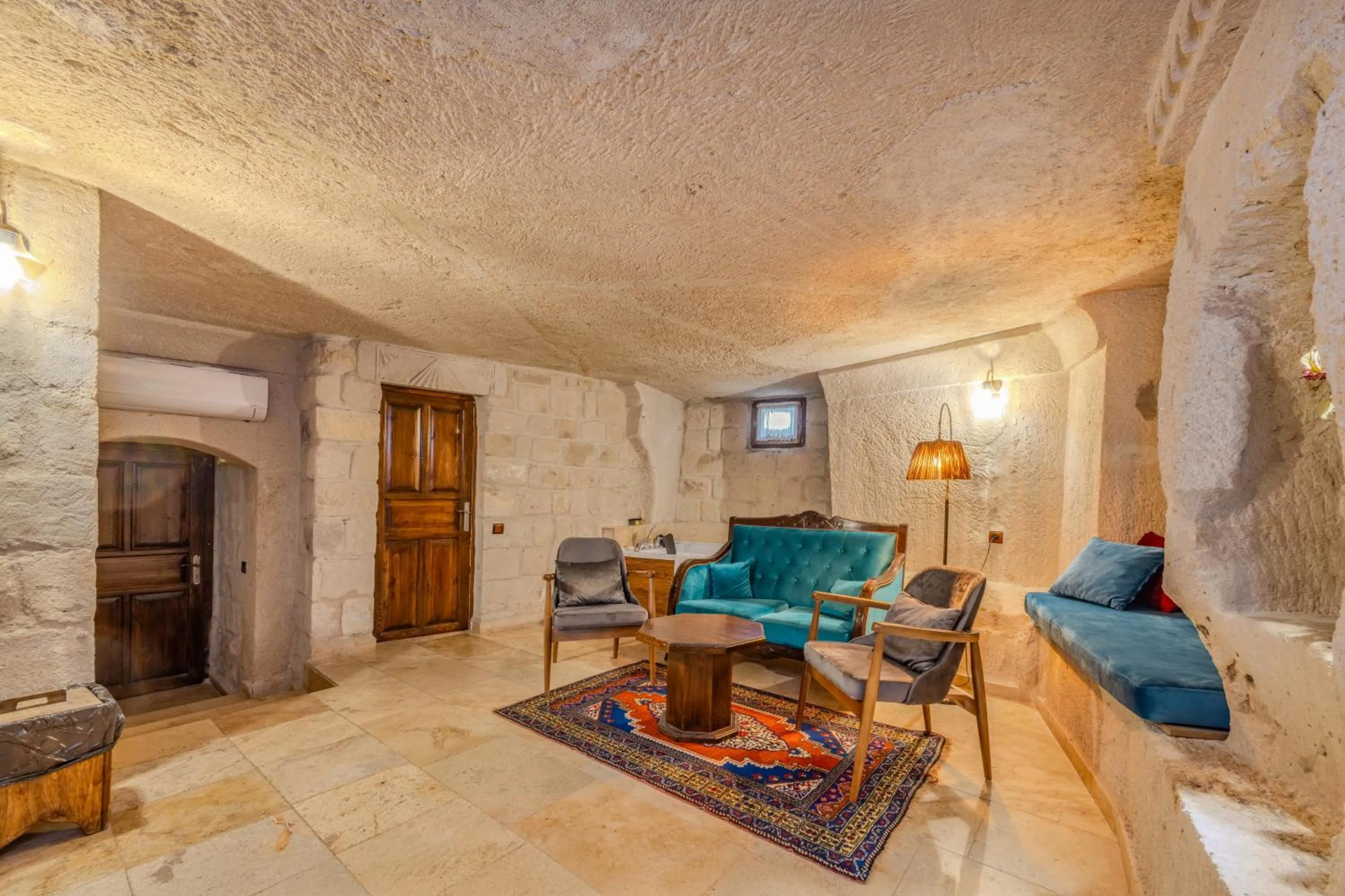 Living room in Castle Cave Hotel