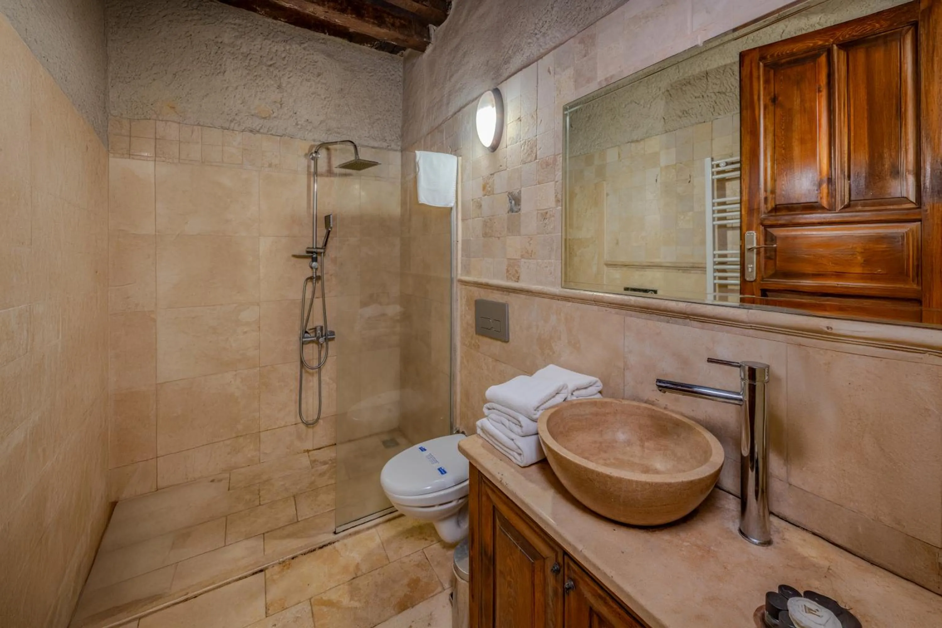 Shower in Castle Cave Hotel