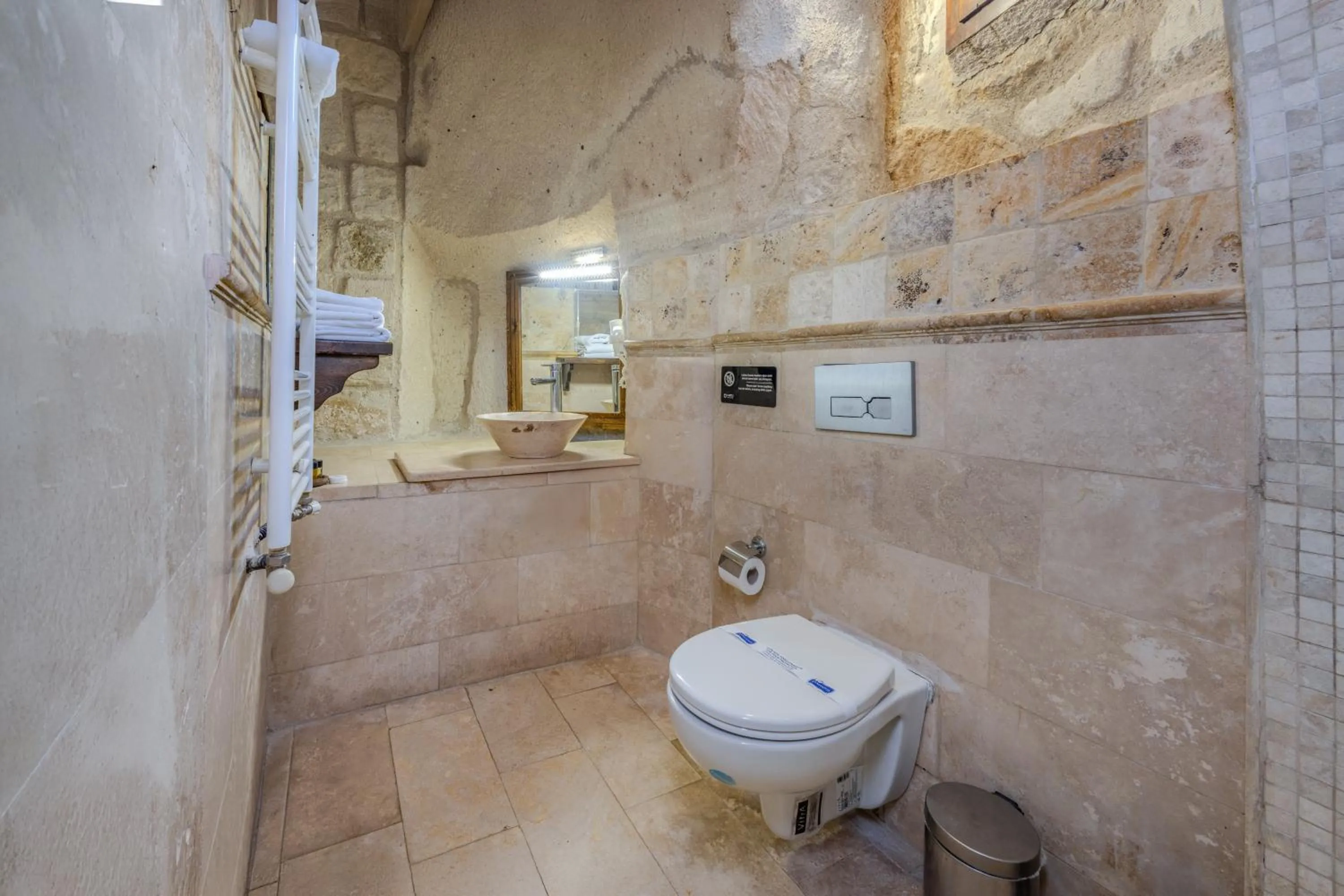 Shower in Castle Cave Hotel
