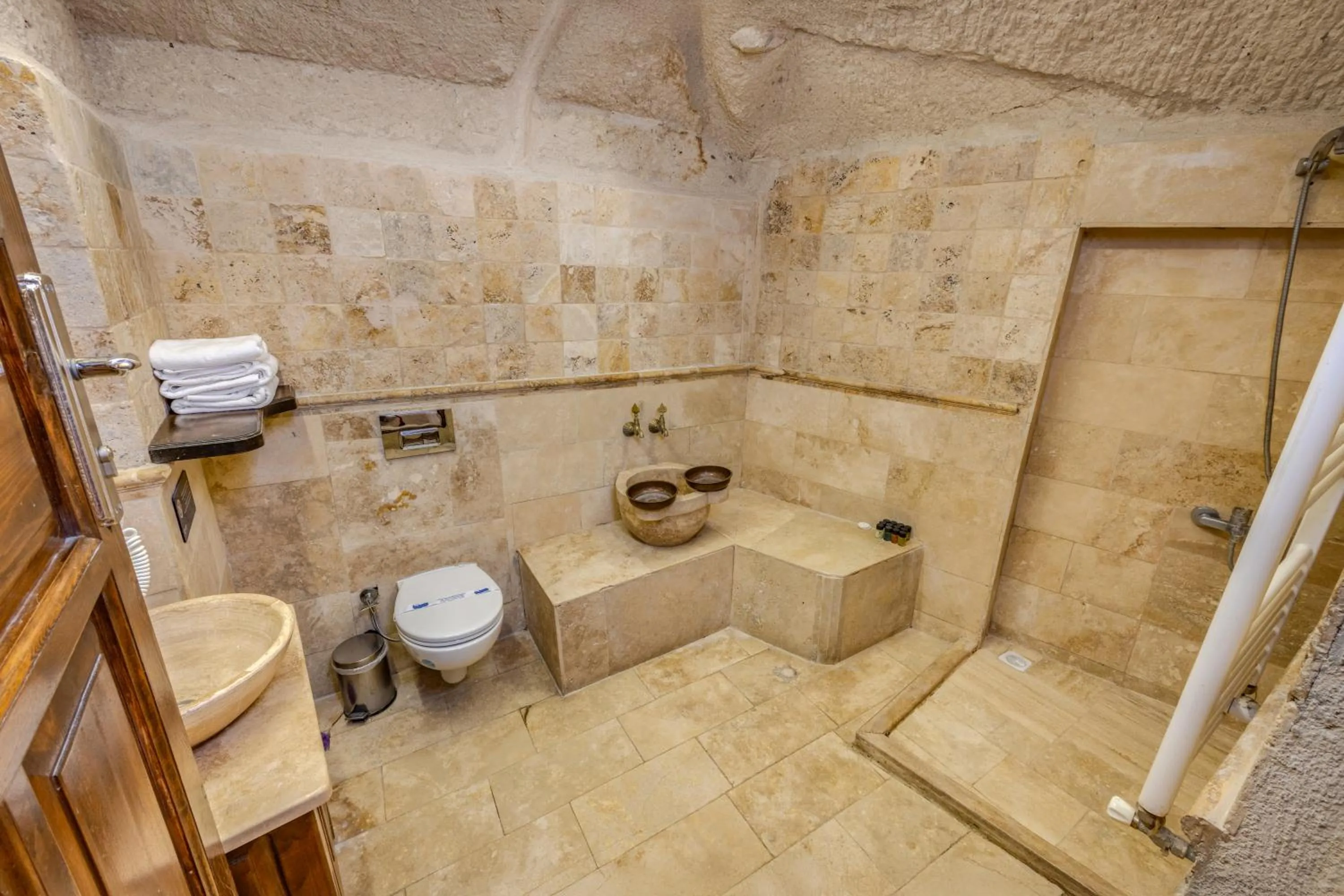 Shower in Castle Cave Hotel