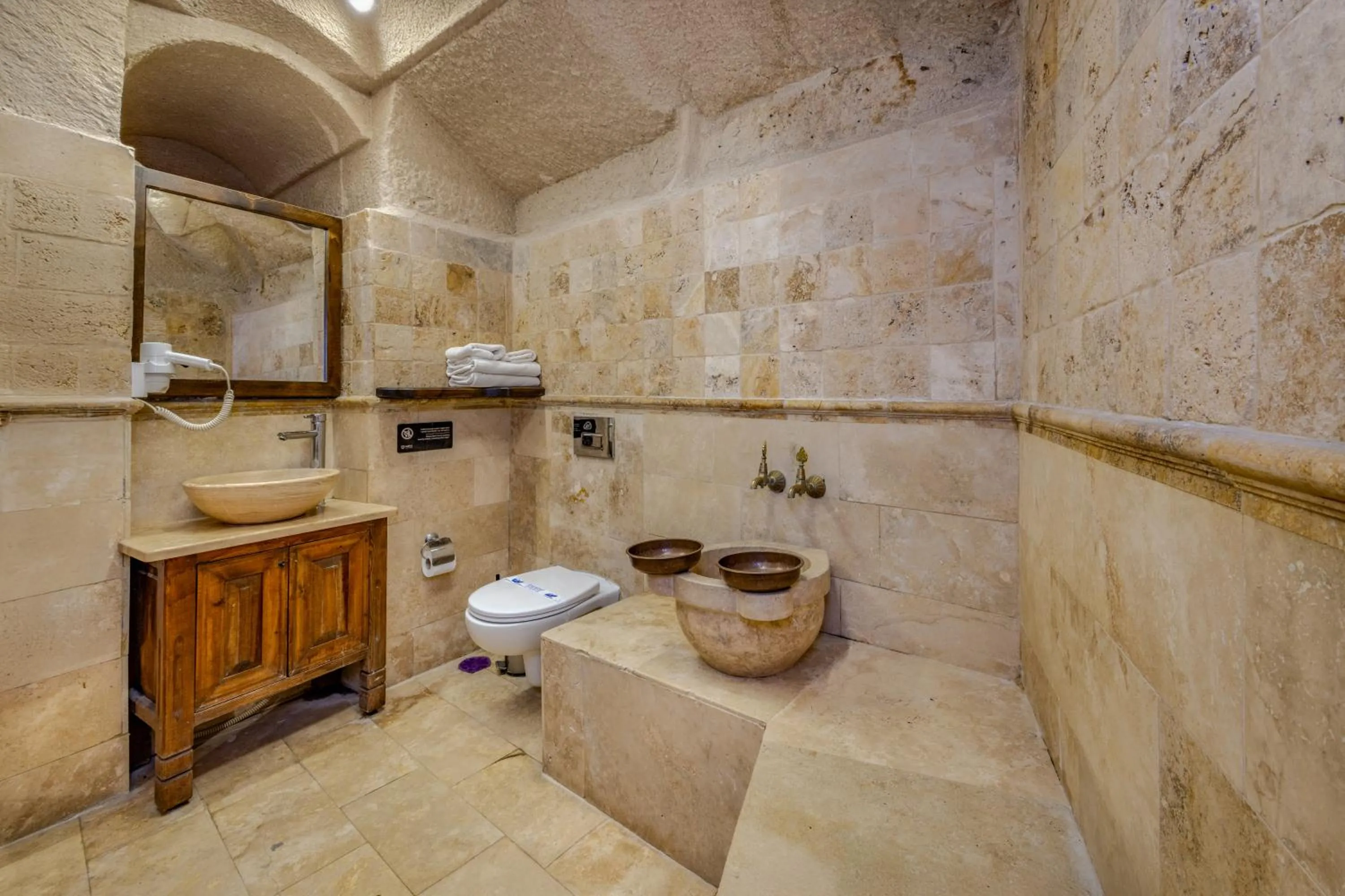 Shower in Castle Cave Hotel