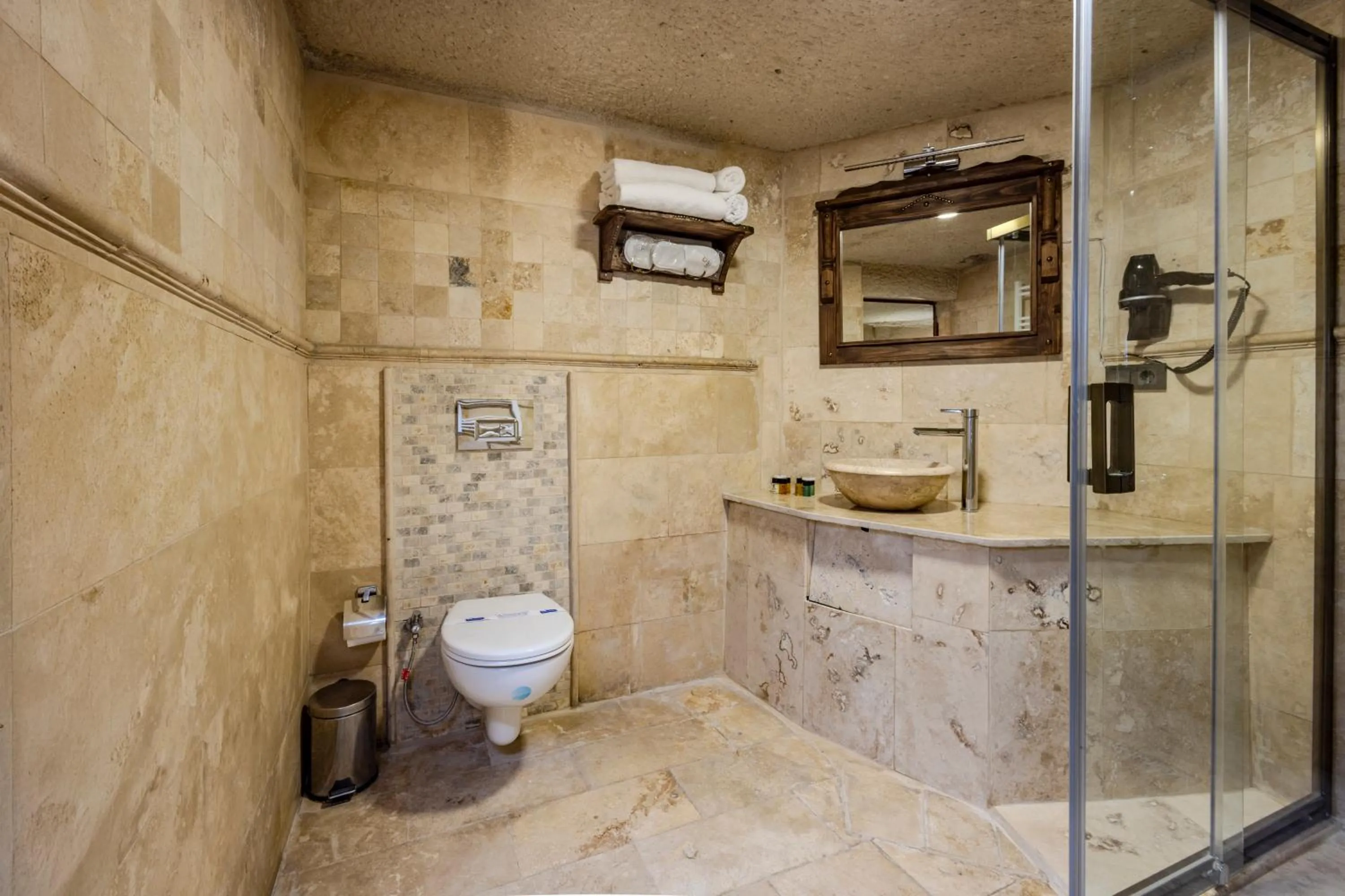 Shower in Castle Cave Hotel