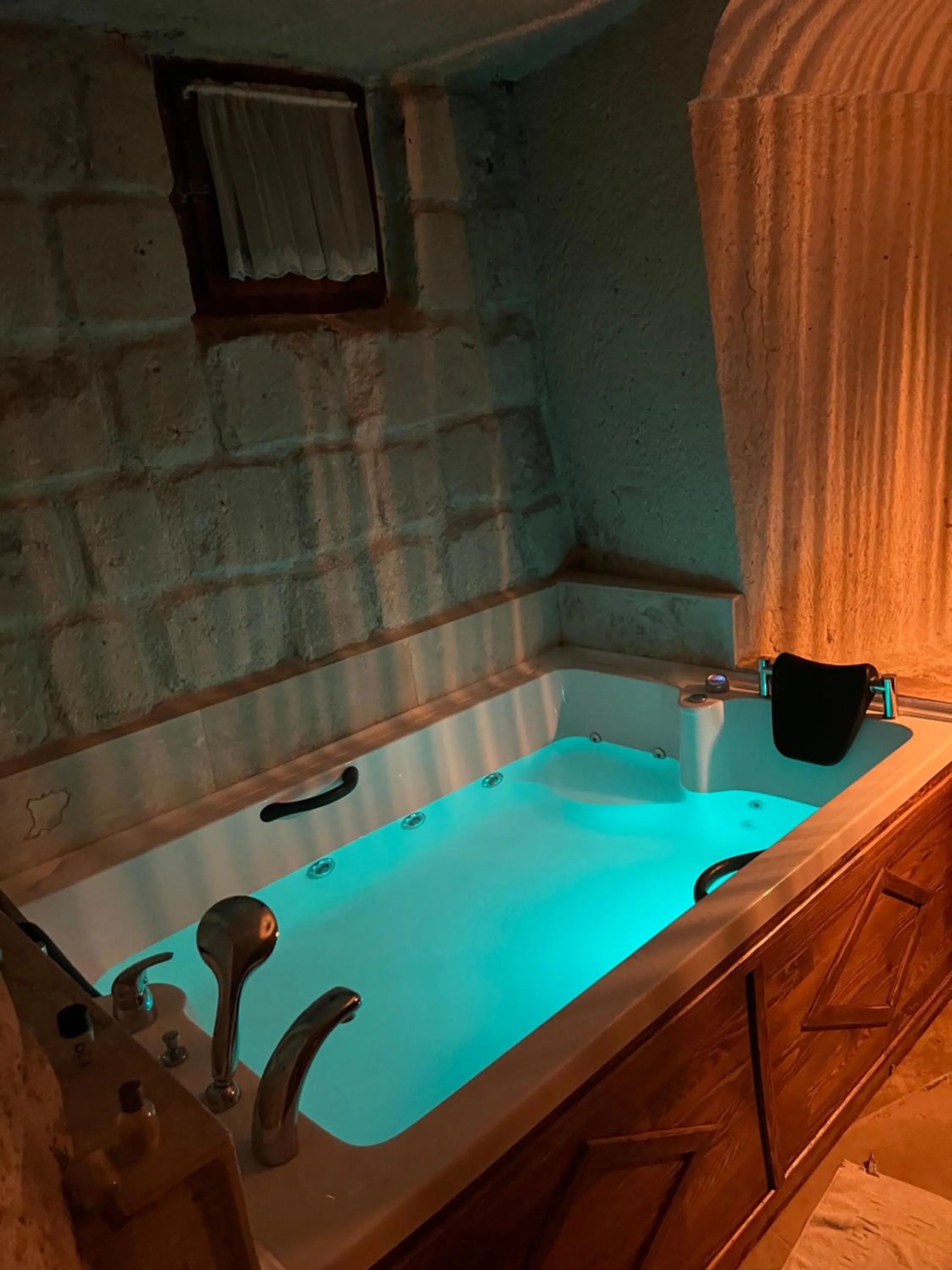 Bath in Castle Cave Hotel