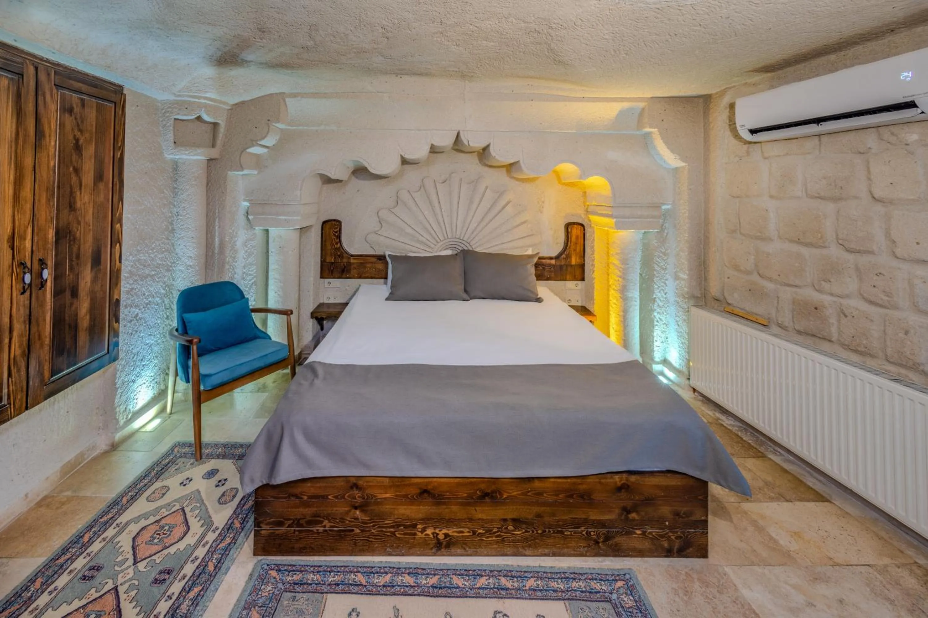 Bedroom, Bed in Castle Cave Hotel