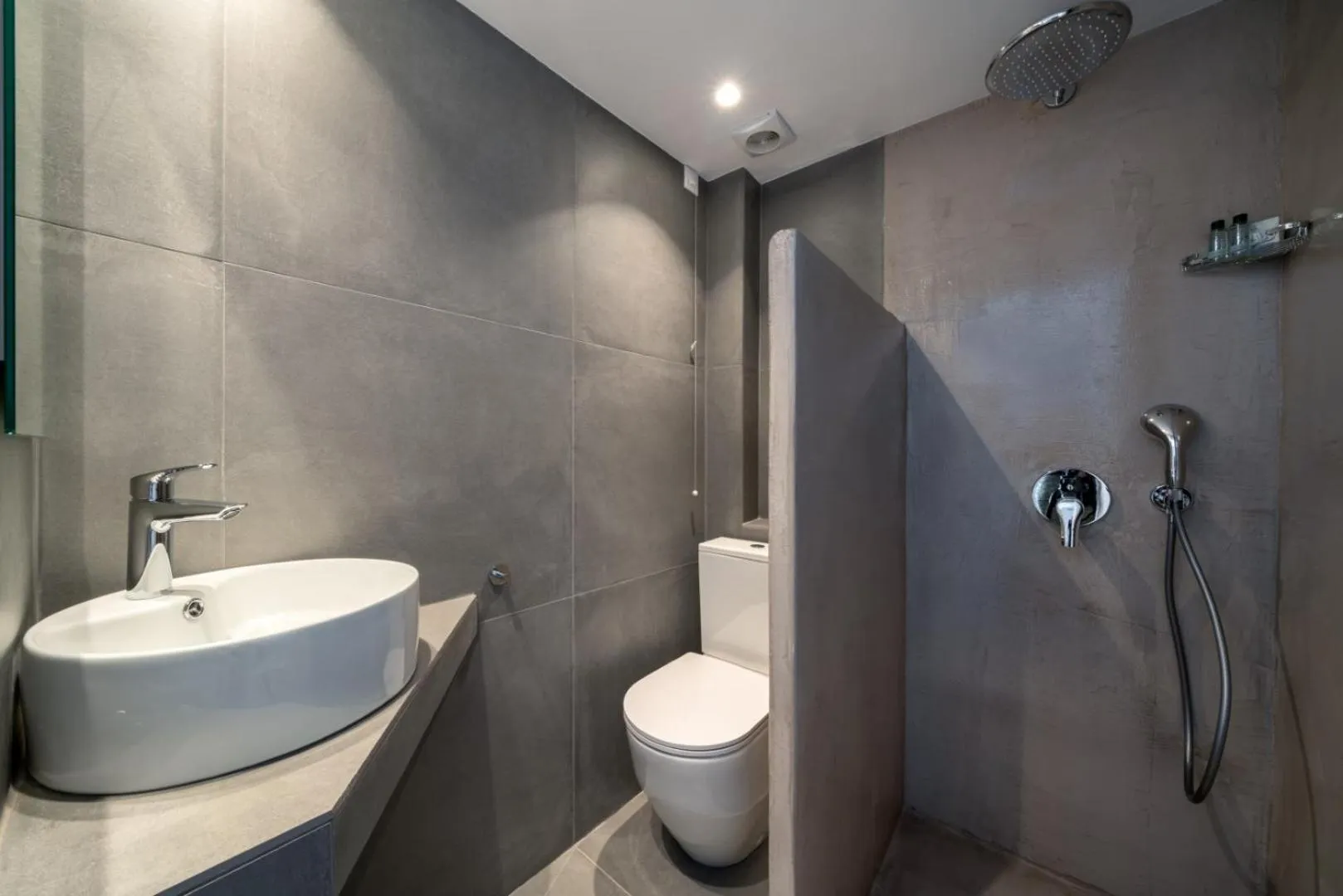 Shower in Silver Beach