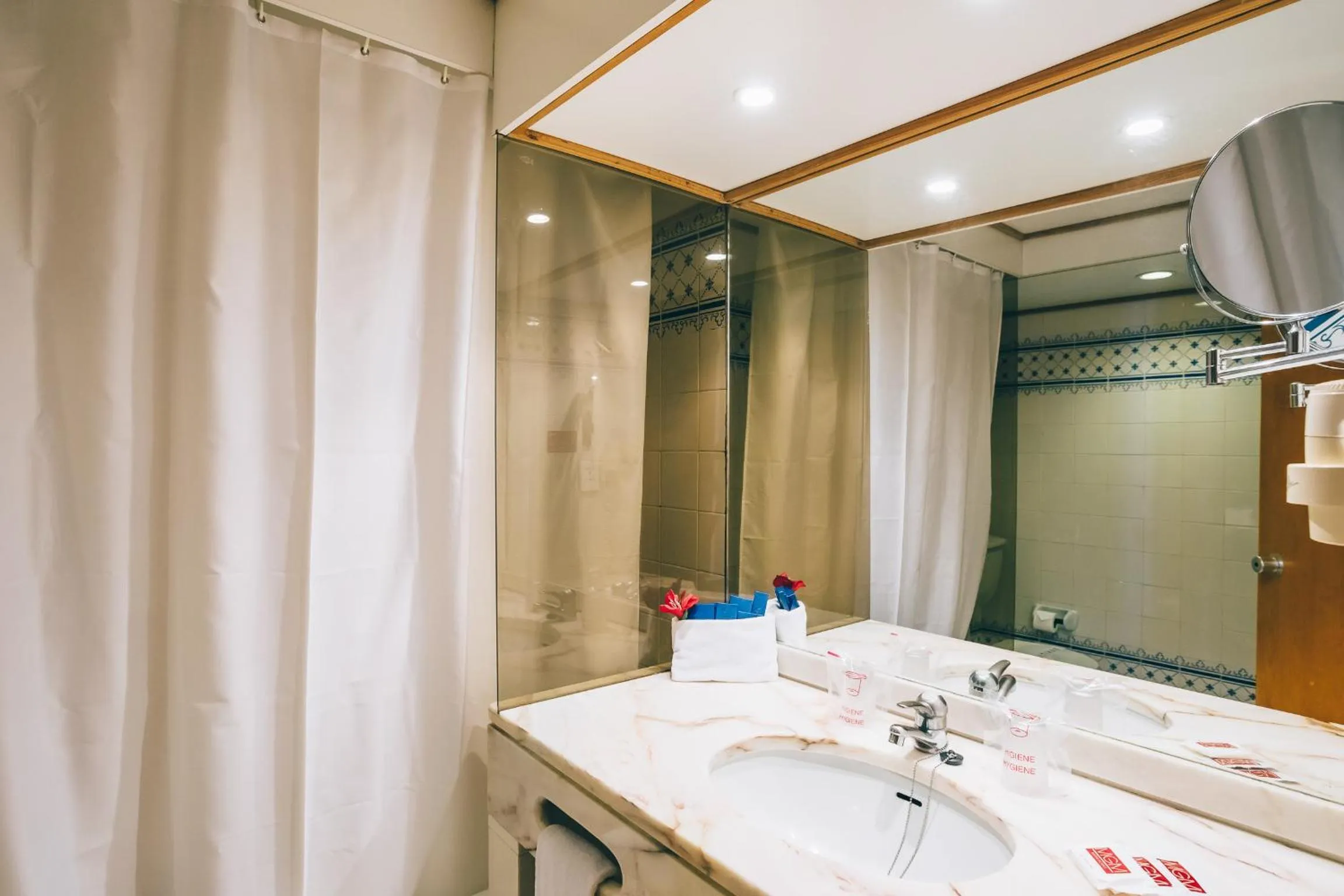 Bathroom in Muthu Oura Praia Hotel