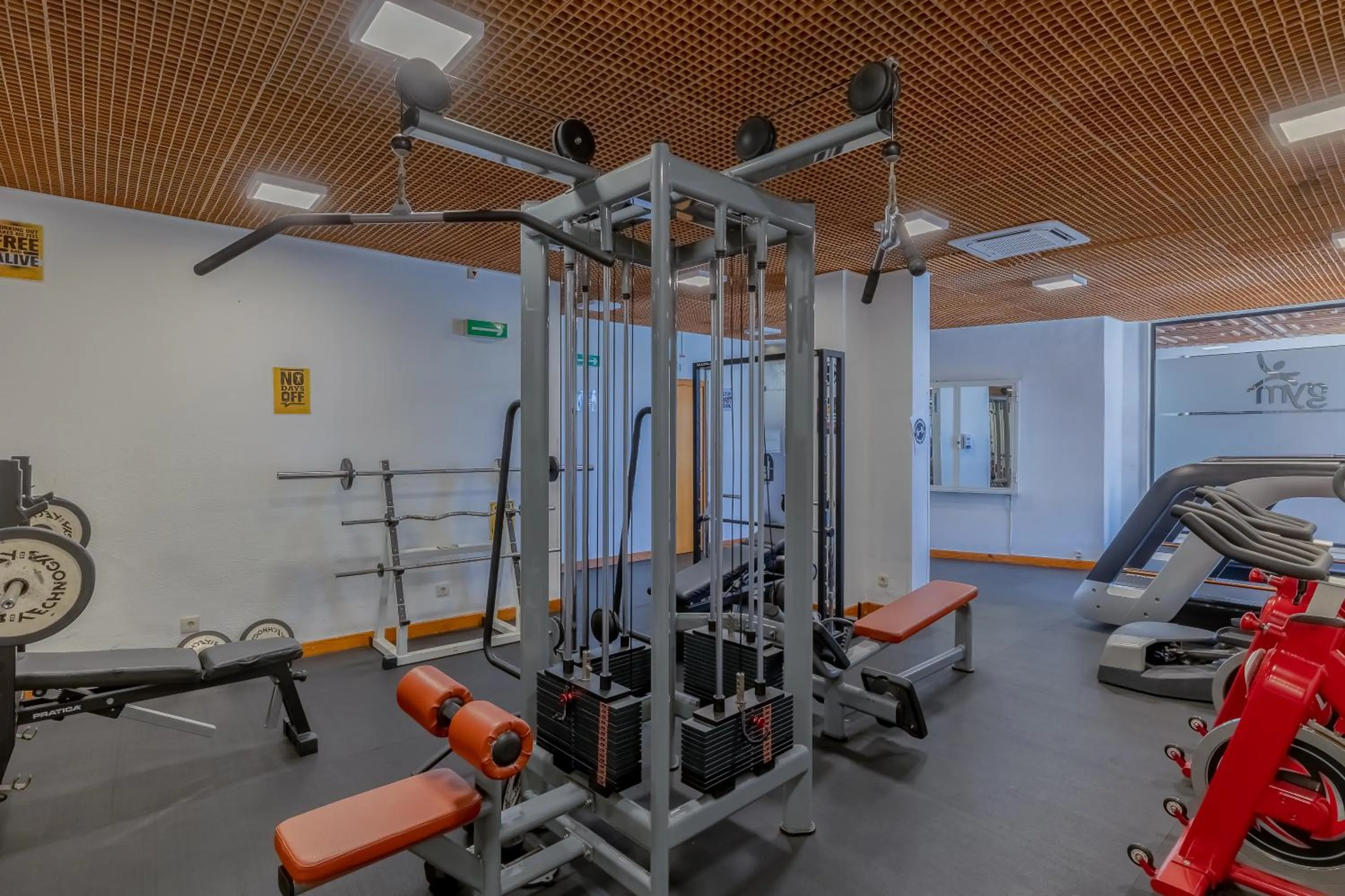 Fitness centre/facilities in Muthu Oura Praia Hotel