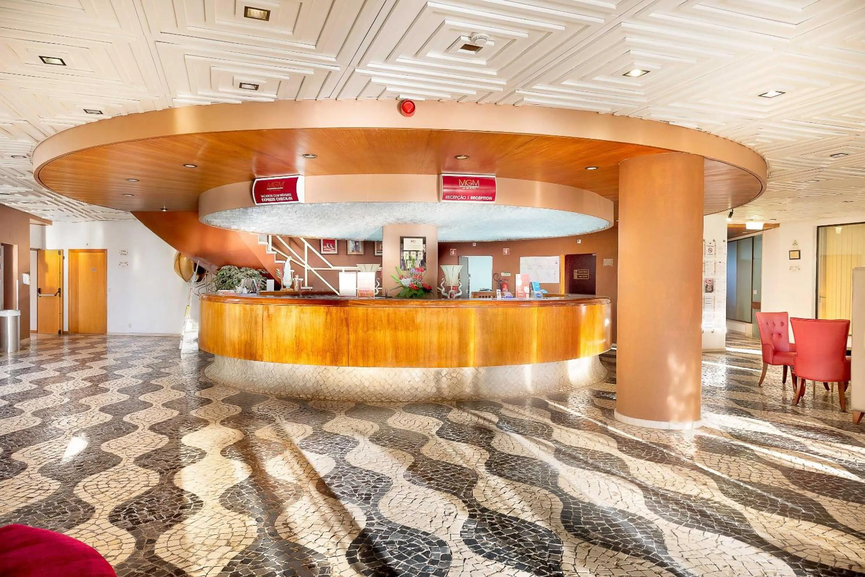 Lobby or reception in Muthu Oura Praia Hotel