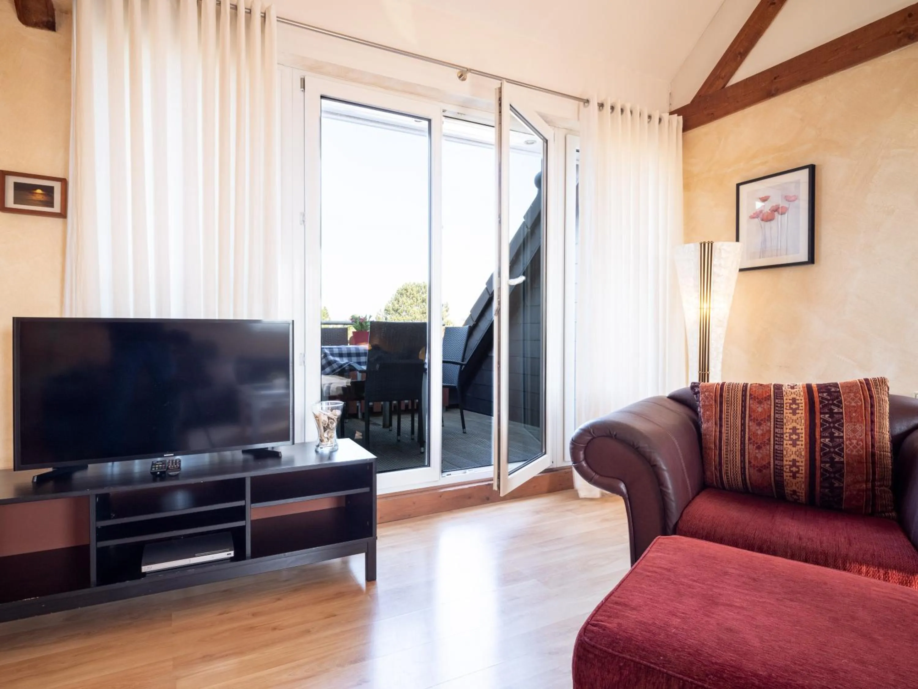 Communal lounge/ TV room in Hotel Stone