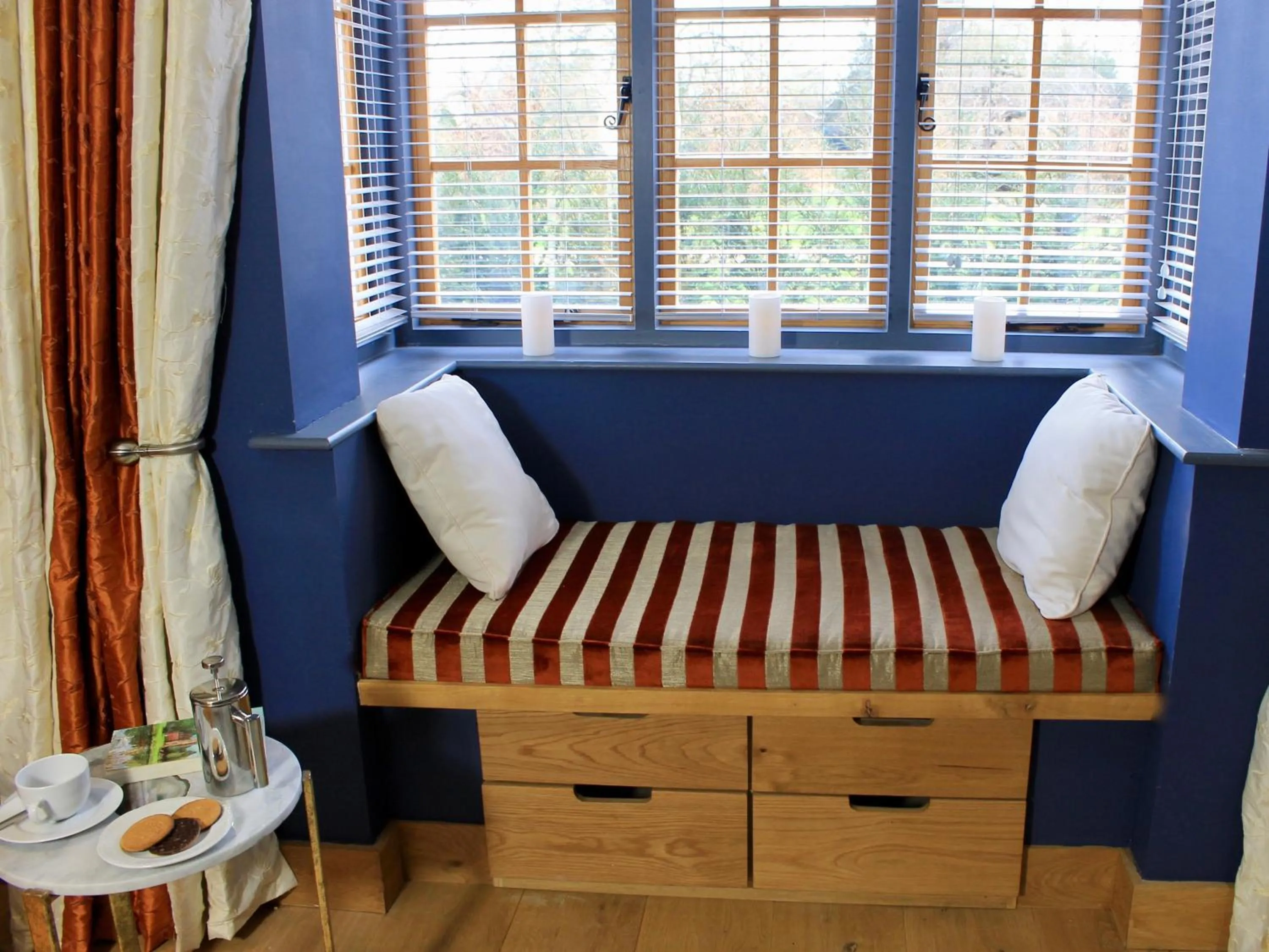 Bedroom, Bed in The Lodge at Hemingford Grey House