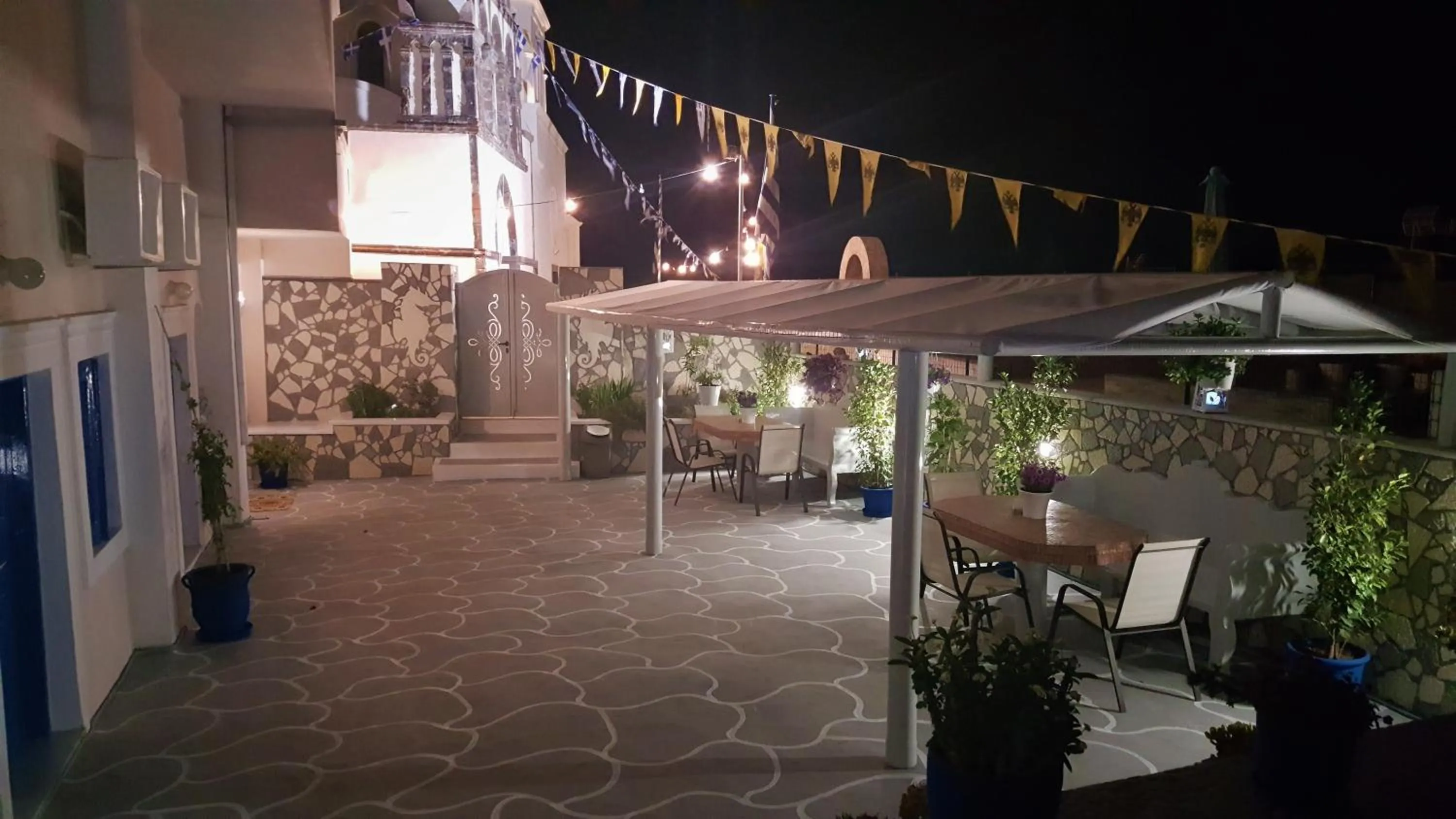 Facade/entrance in Villa Pavlina