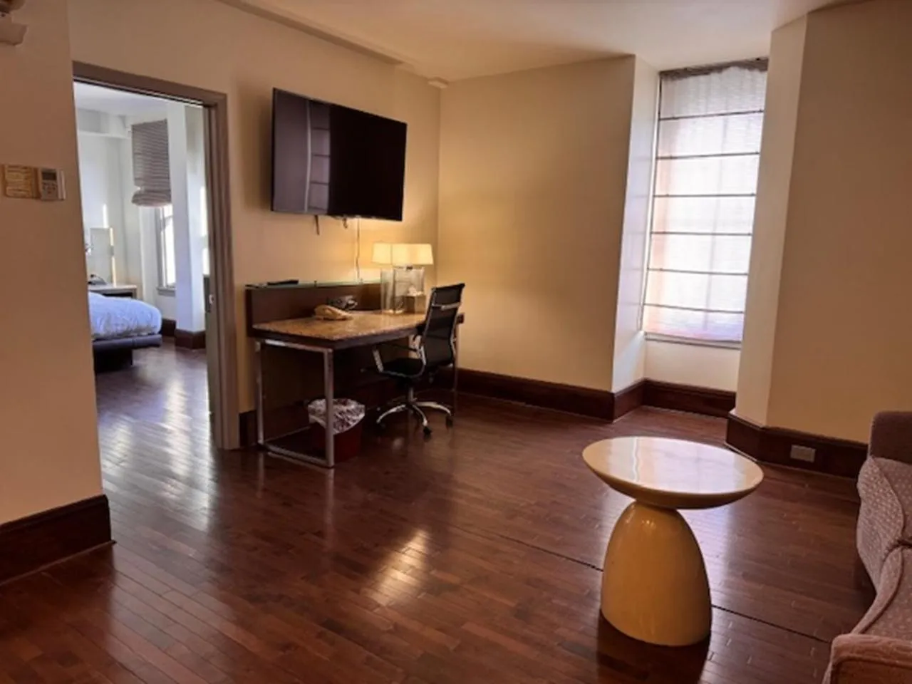Living room in The Tudor Arms Hotel Cleveland - a DoubleTree by Hilton