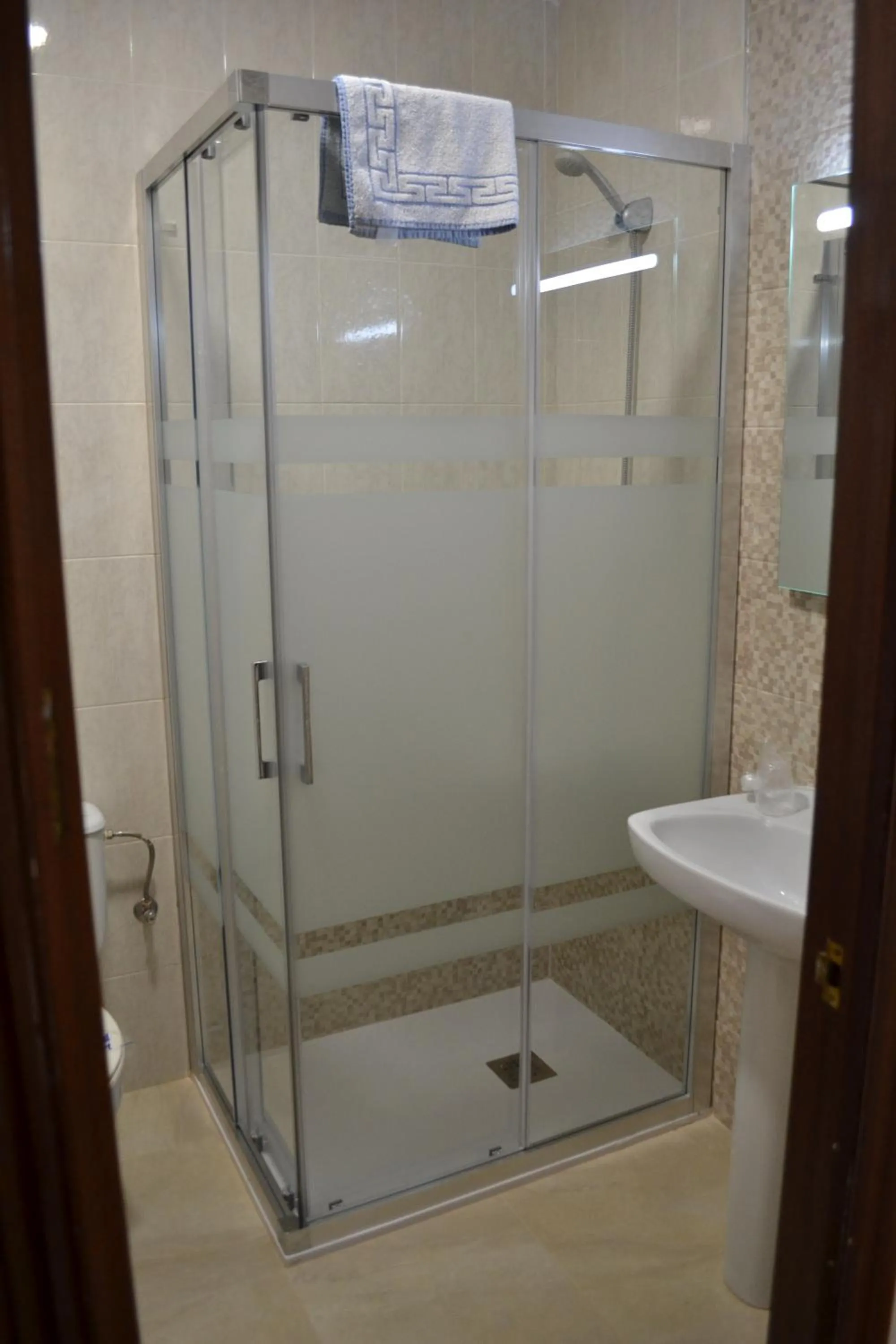 Shower in Hotel Bennington