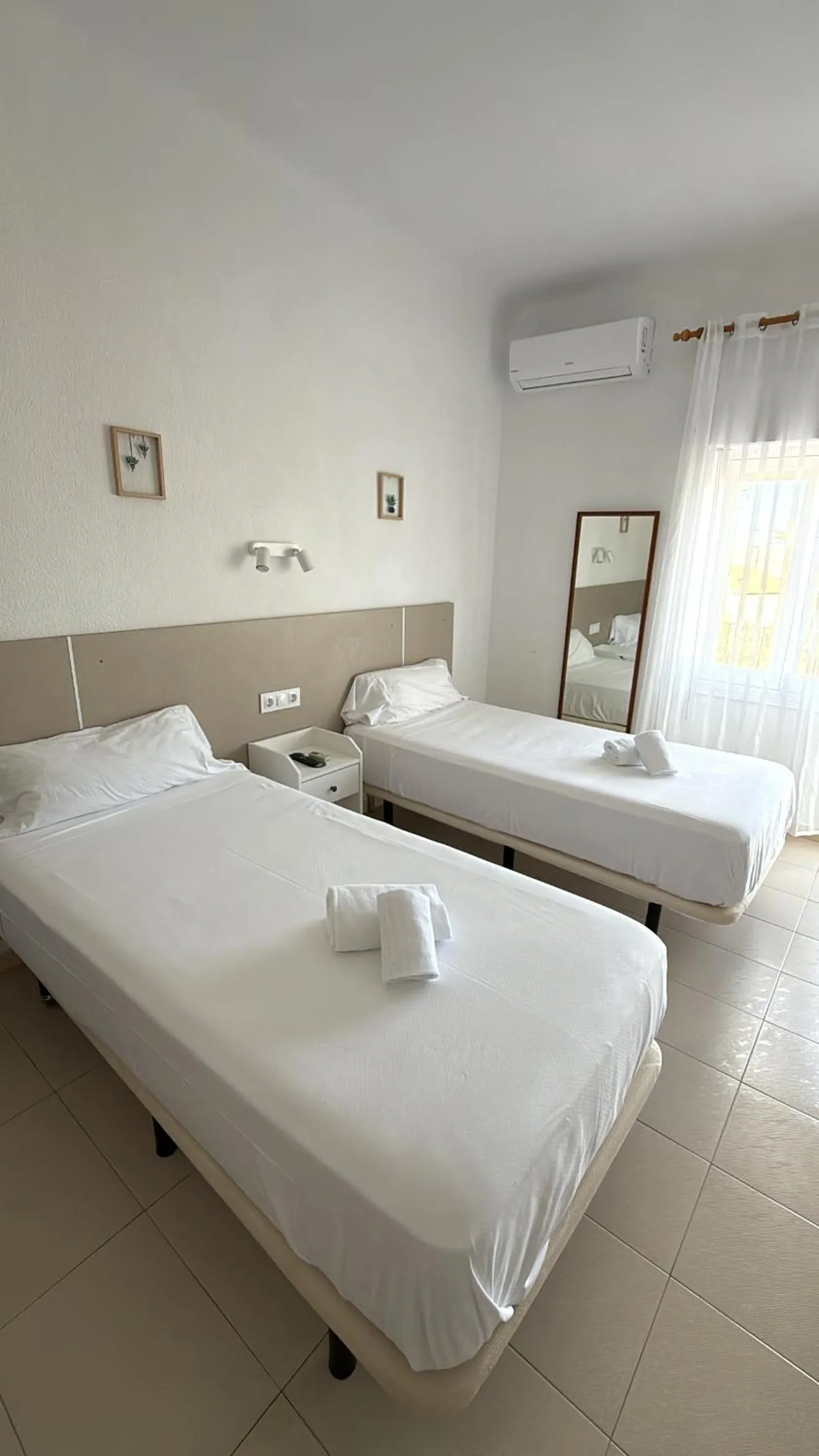 Photo of the whole room, Bed in Hotel Bennington