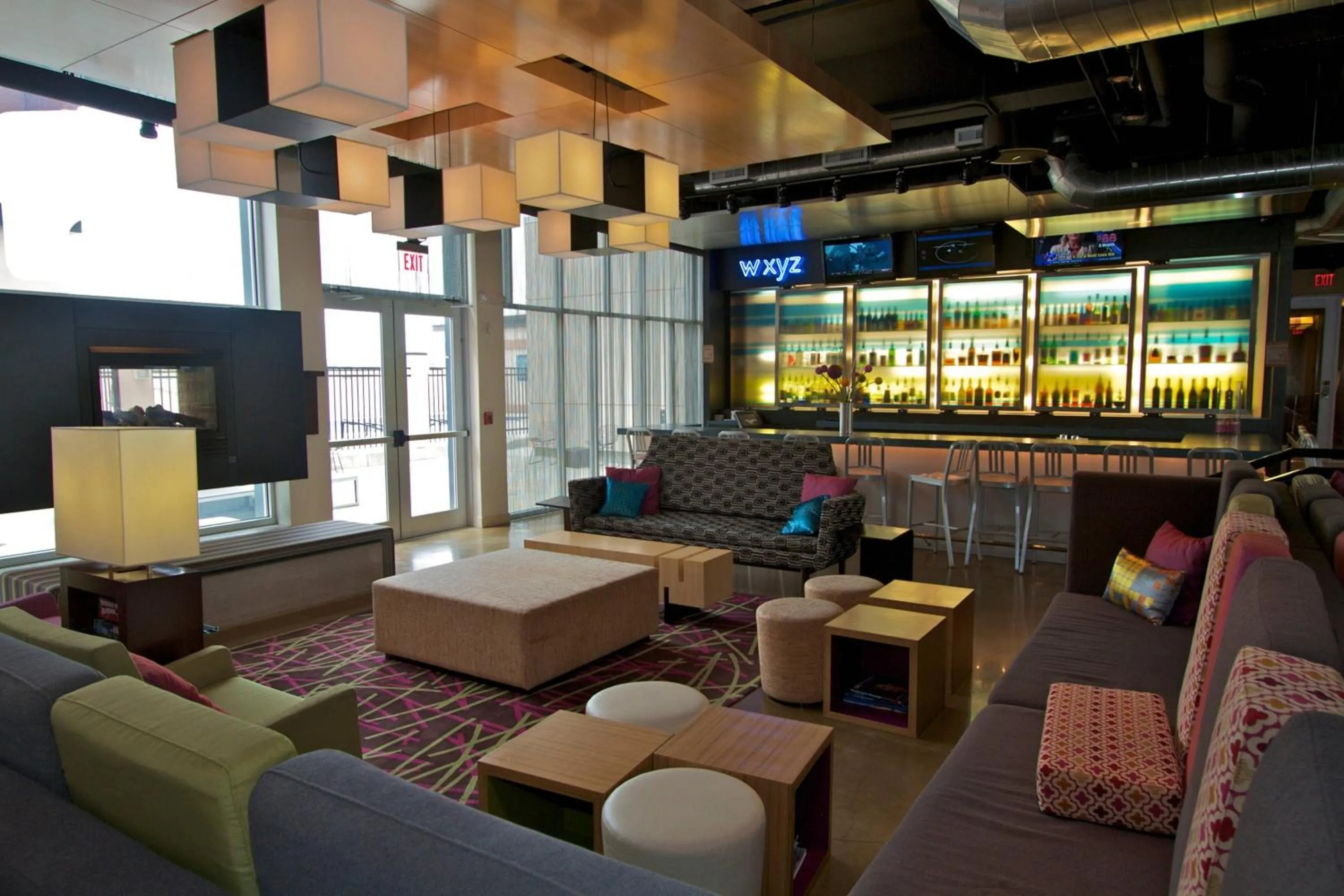 Lounge or bar in Aloft Tulsa