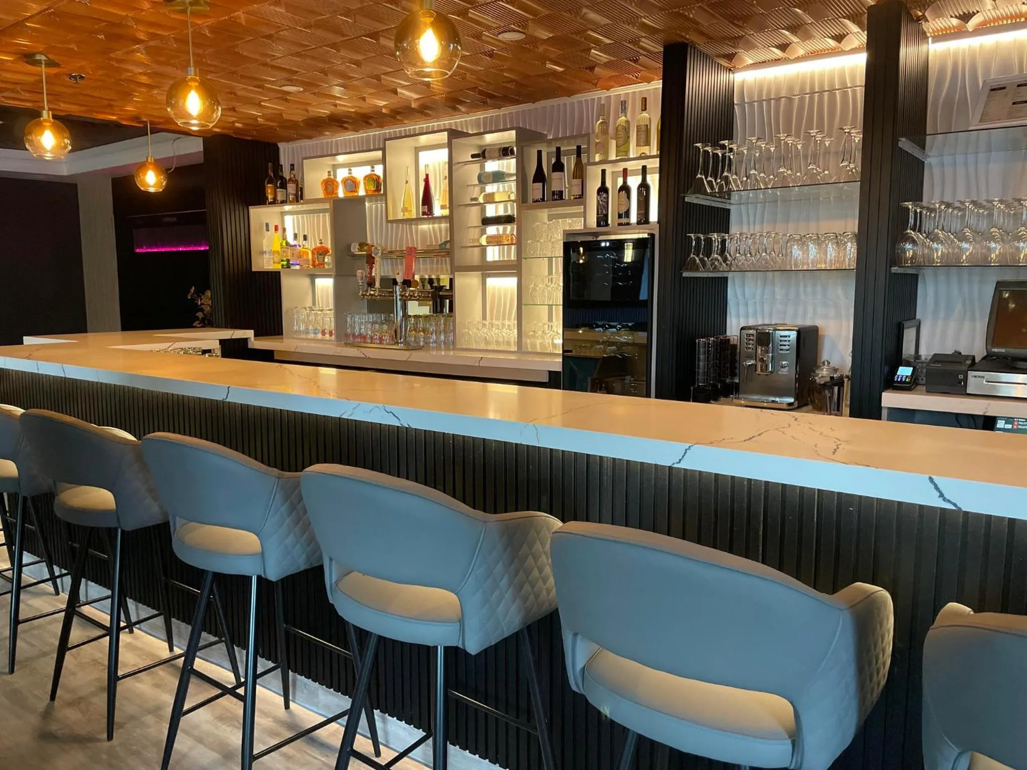 Lounge or bar in Holiday Inn Sydney - Waterfront by IHG