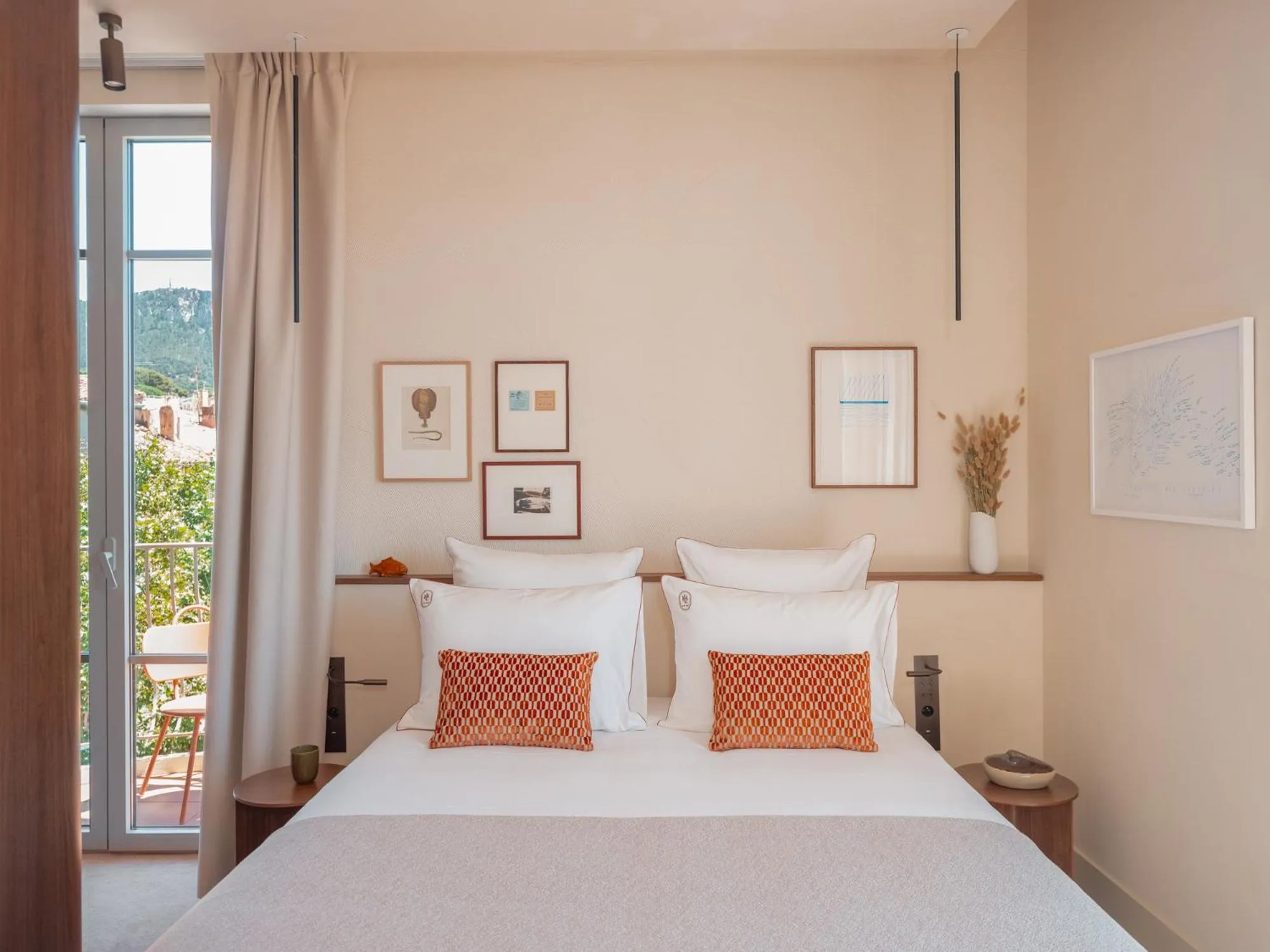 Bedroom, Bed in Hôtel Liautaud Cassis