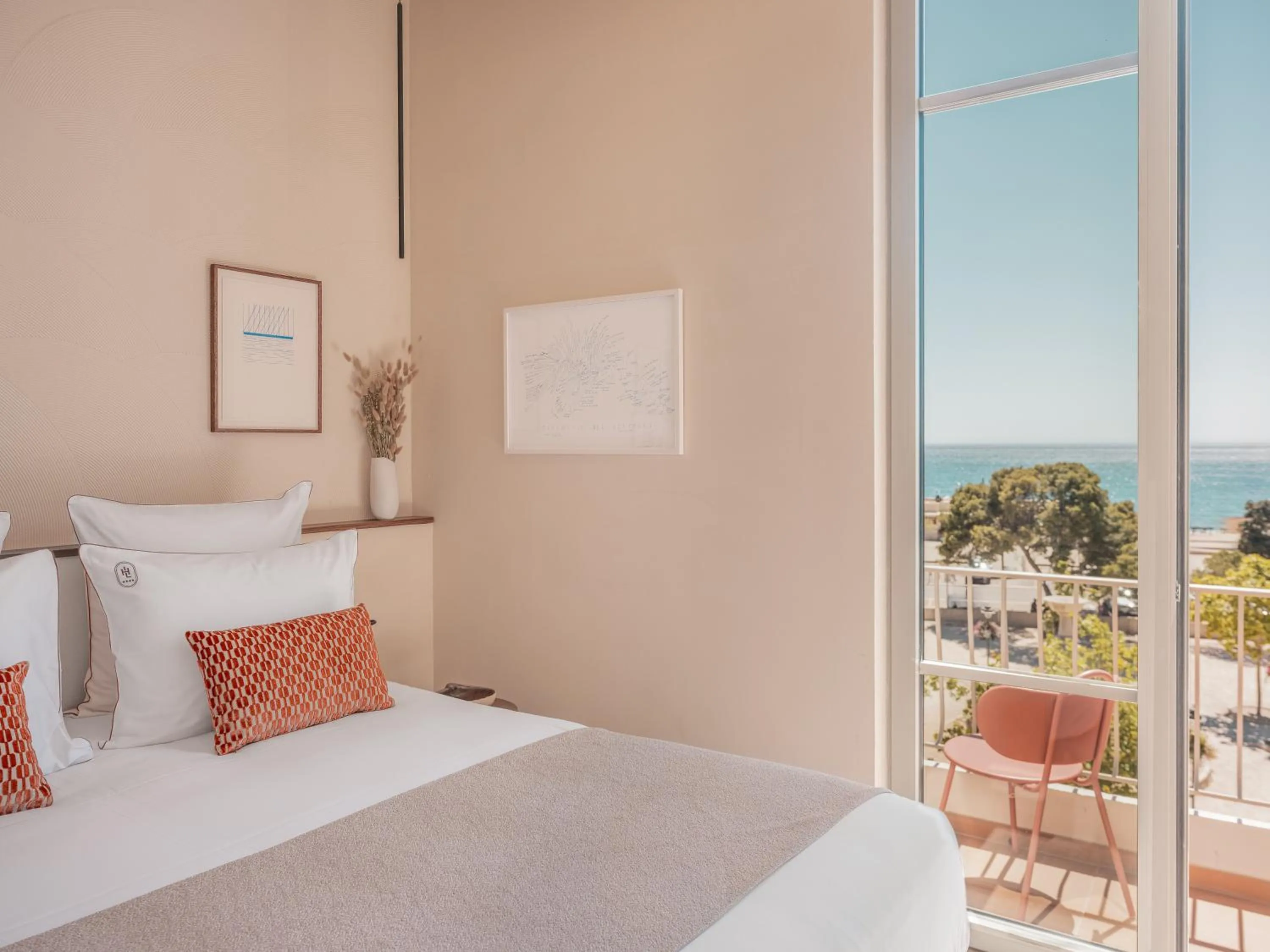 Photo of the whole room, Bed in Hôtel Liautaud Cassis