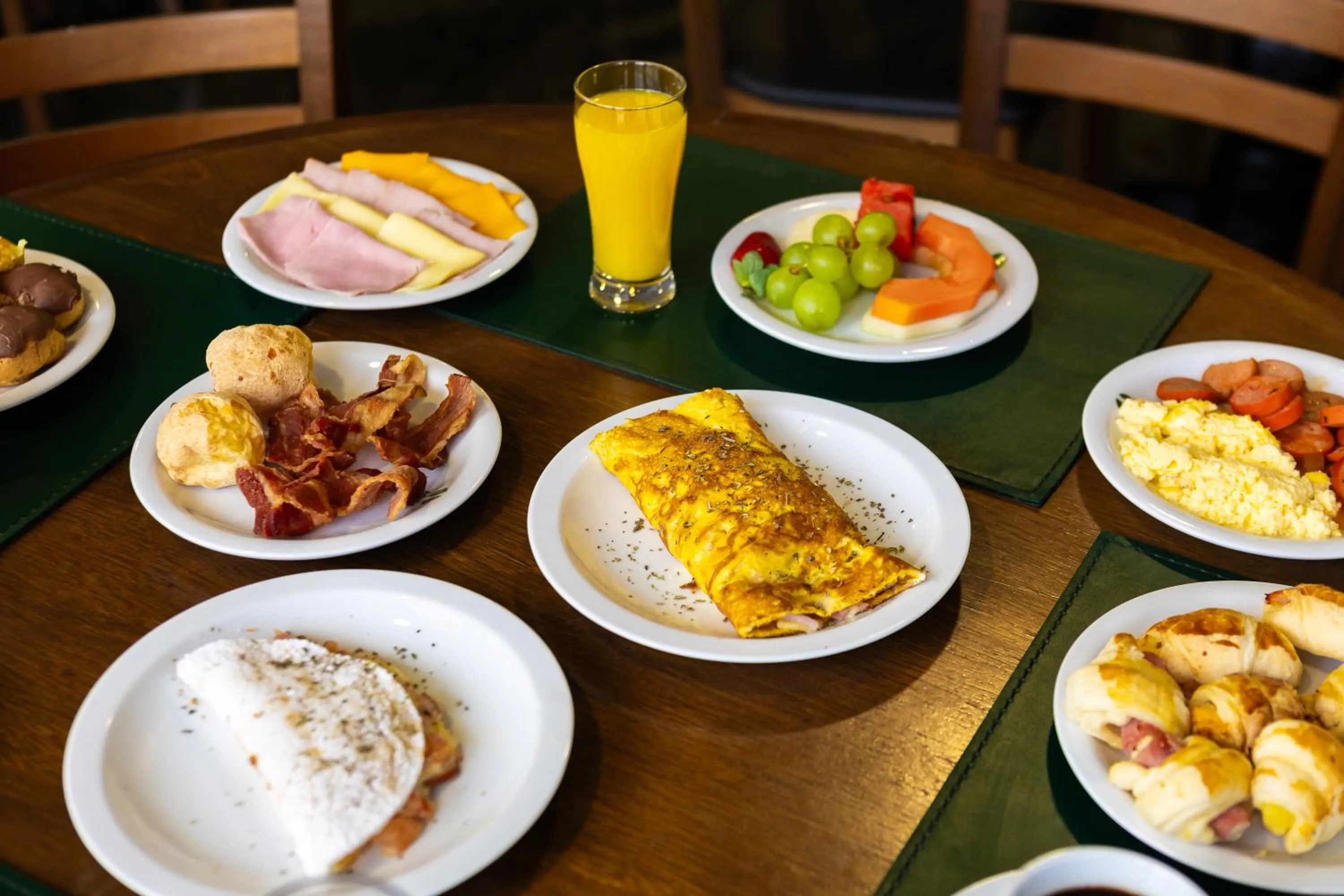 Food and drinks in Hotel Golden Park All Inclusive Poços de Caldas By Nacional Inn