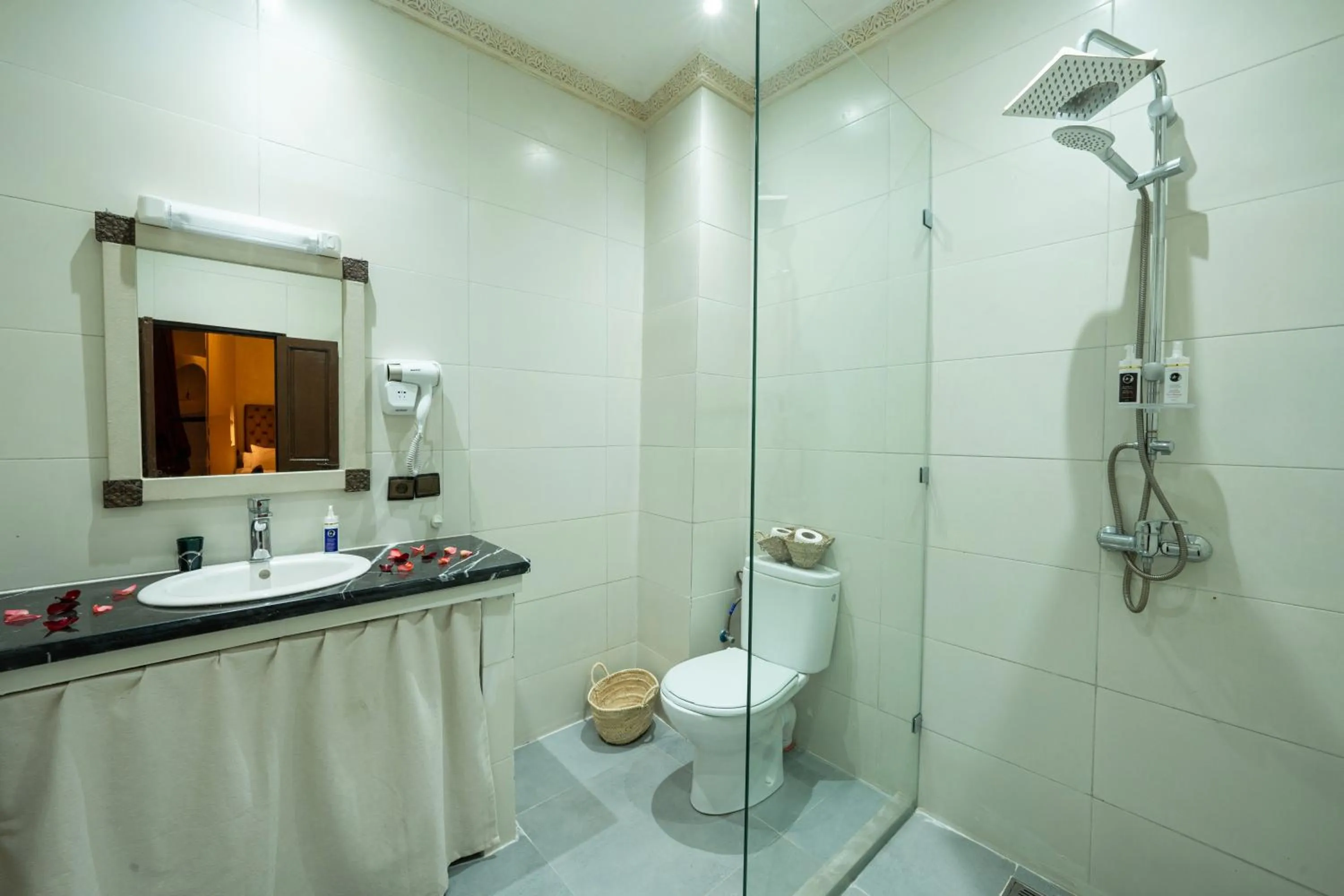 Shower in Riad Azalia