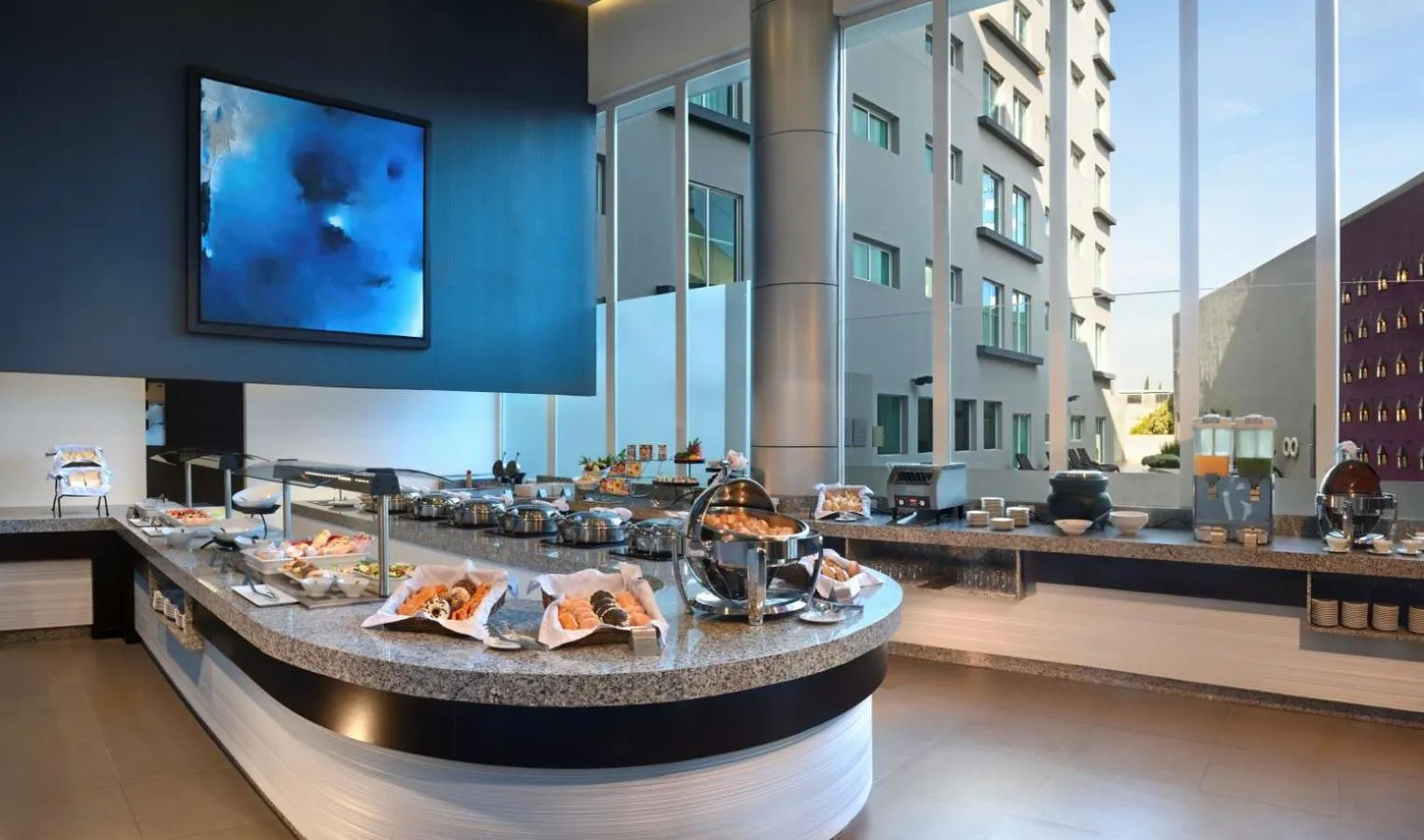 Buffet breakfast in HS HOTSSON Smart León Centro Max