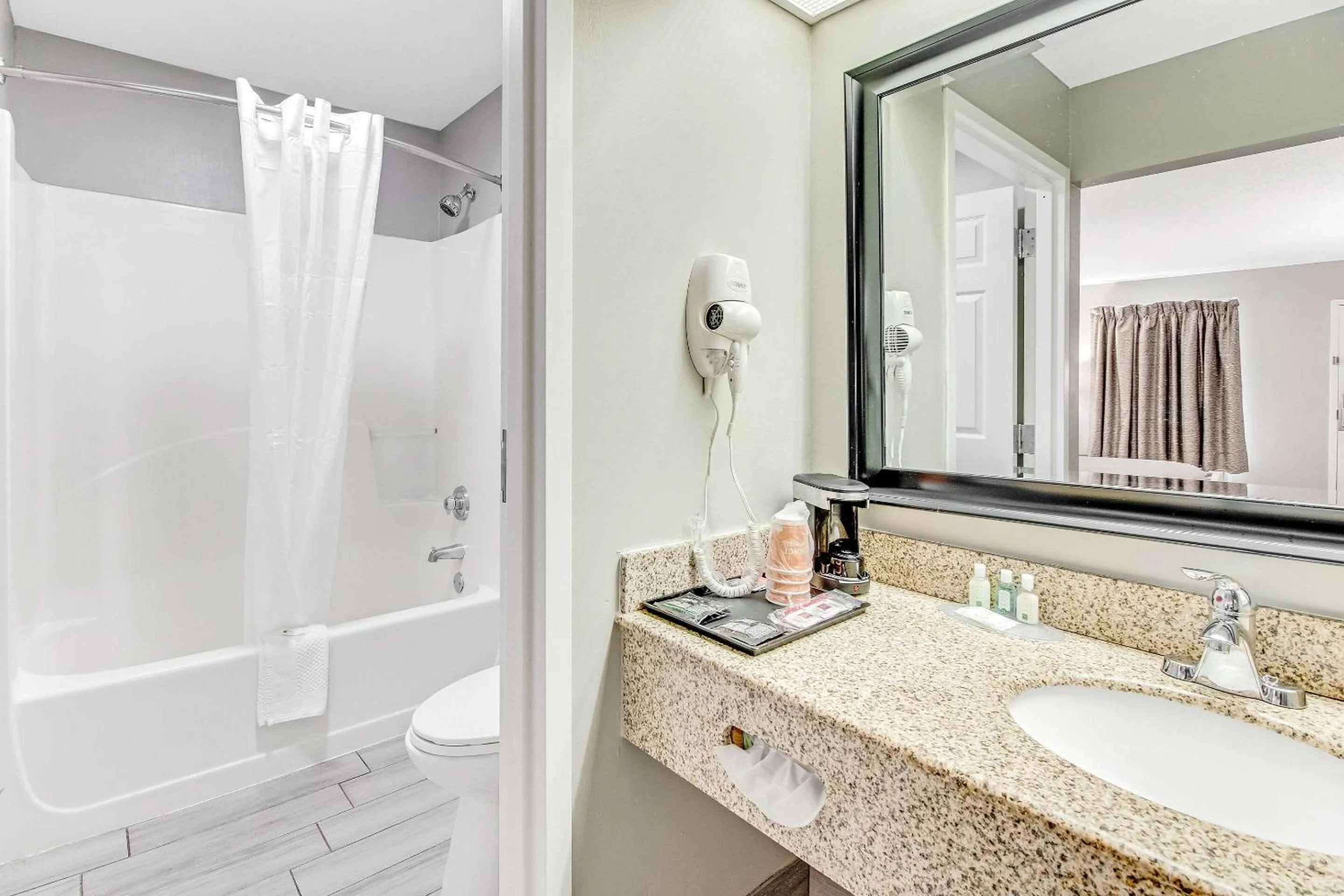 Bedroom in Quality Inn White House