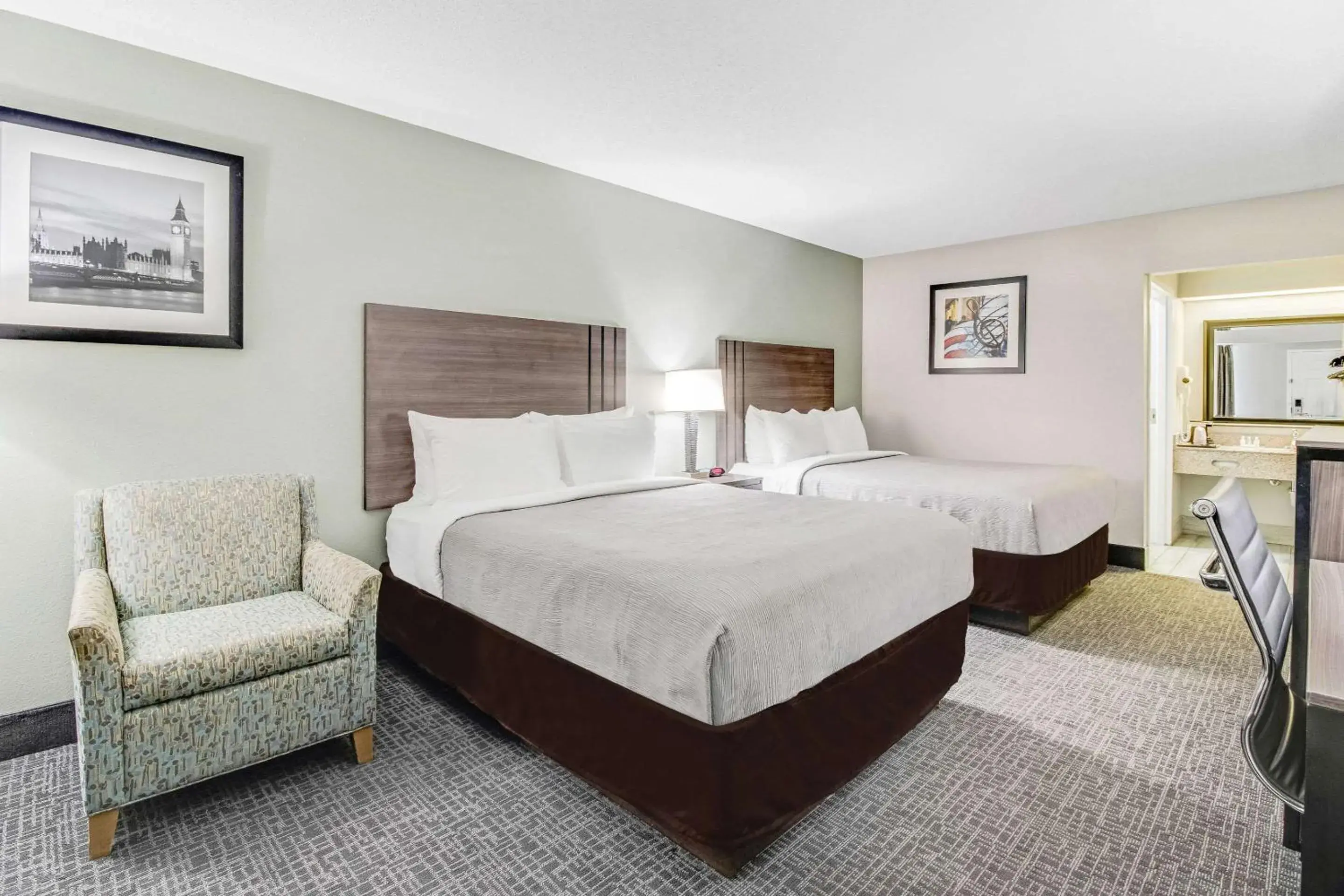 Queen Room with Two Queen Beds - Non-Smoking in Quality Inn White House Queen Room with Two Queen Beds - Non-Smoking in Quality Inn White House