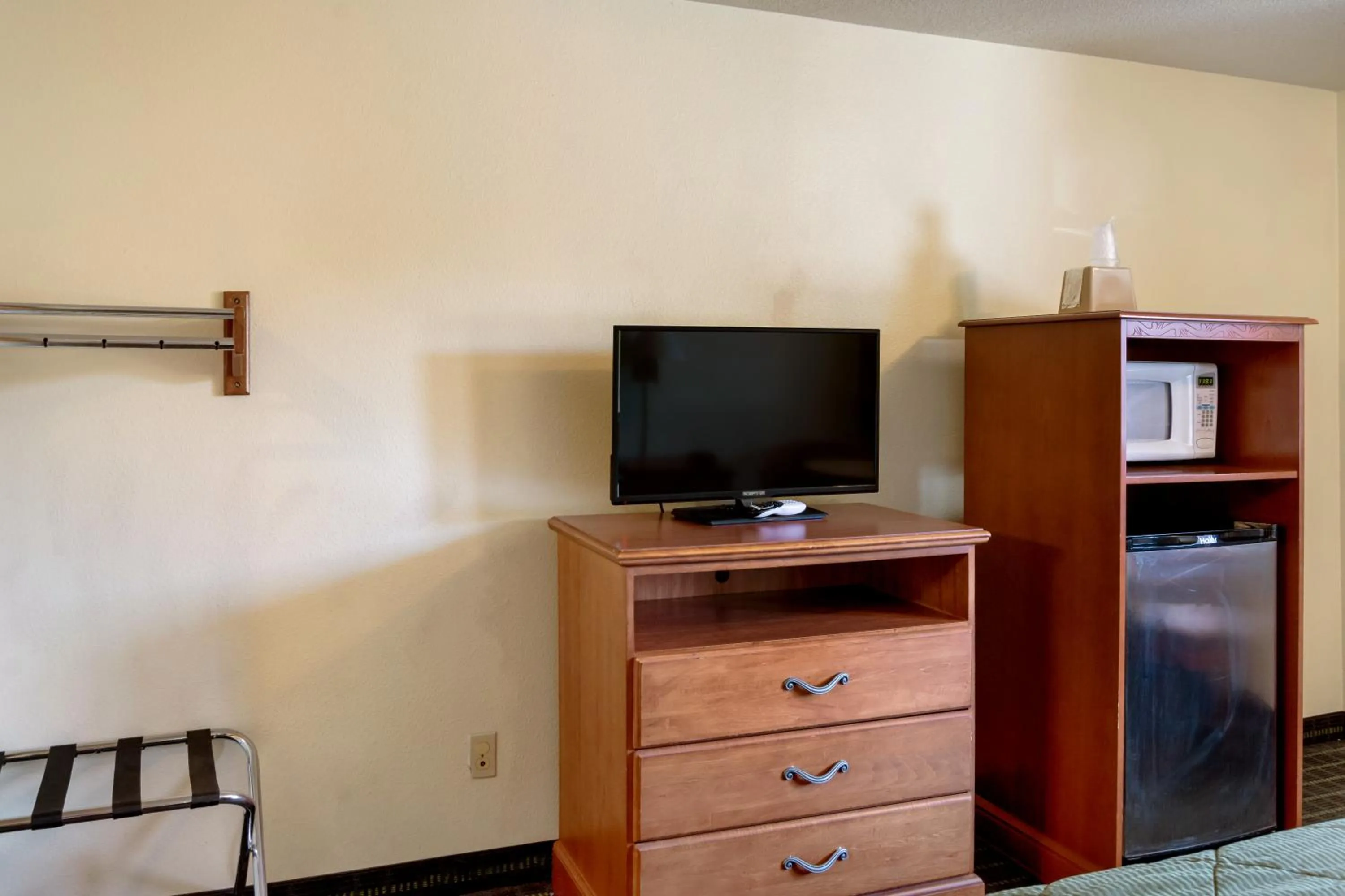 Bedroom in Super 8 by Wyndham Vancouver East