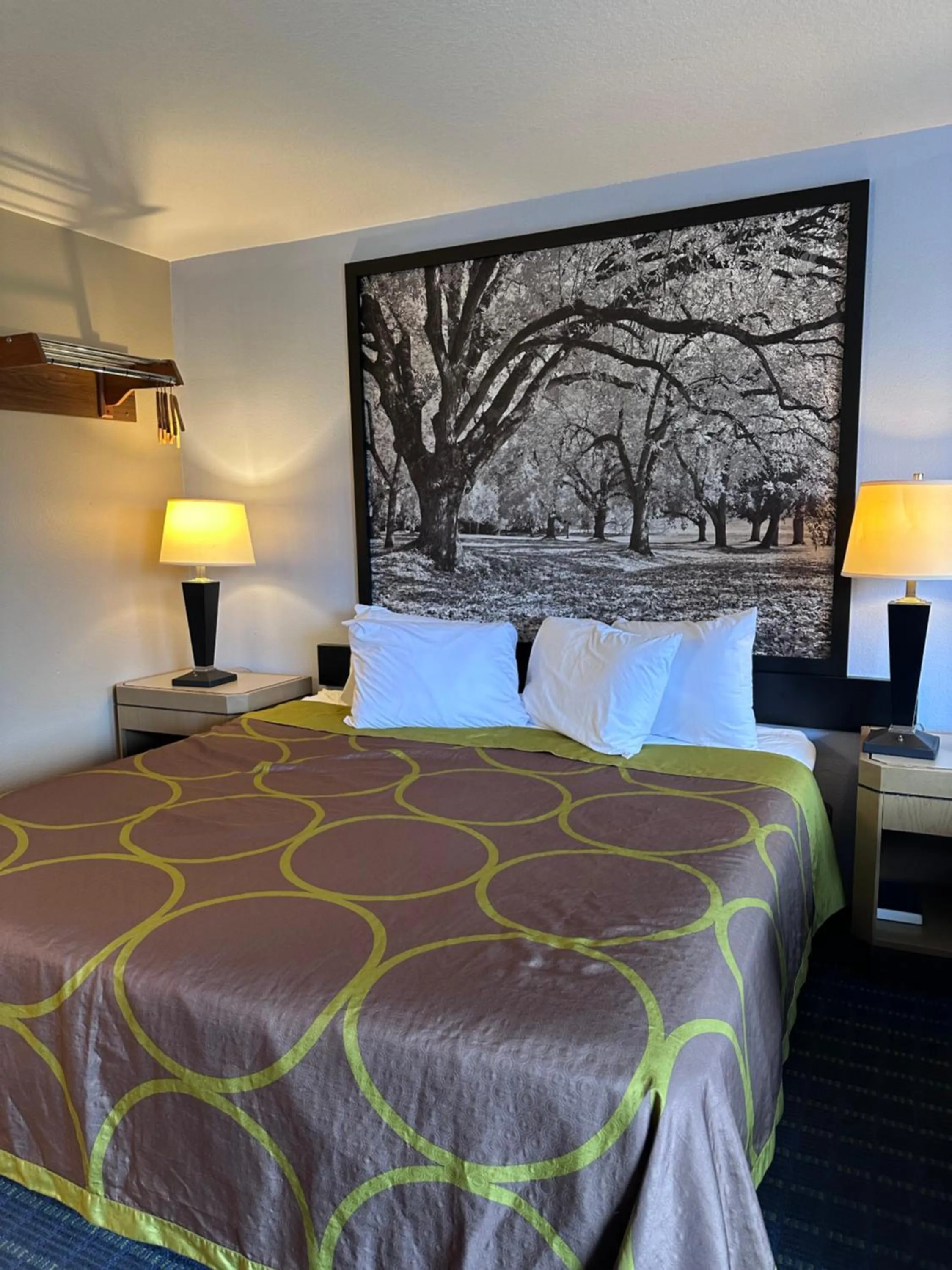 Bedroom, Bed in Super 8 by Wyndham Vancouver East