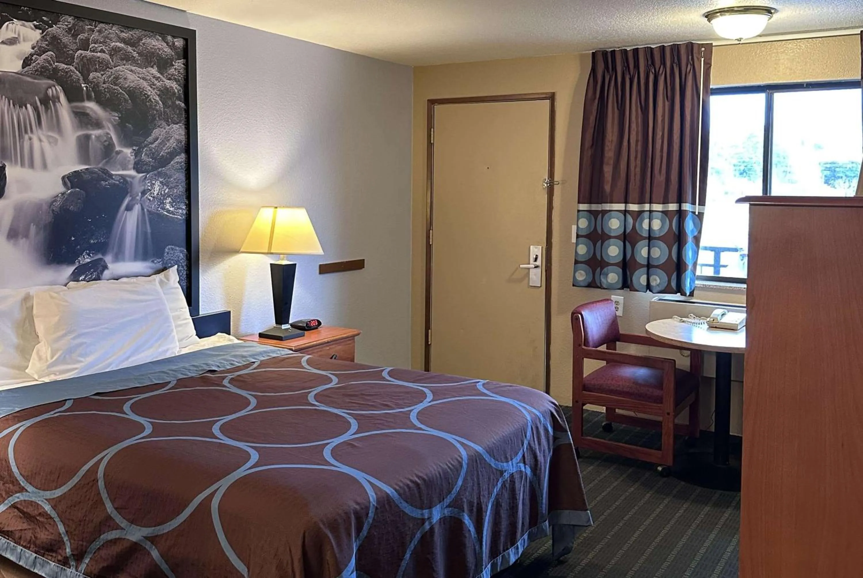 Photo of the whole room, Bed in Super 8 by Wyndham Vancouver East