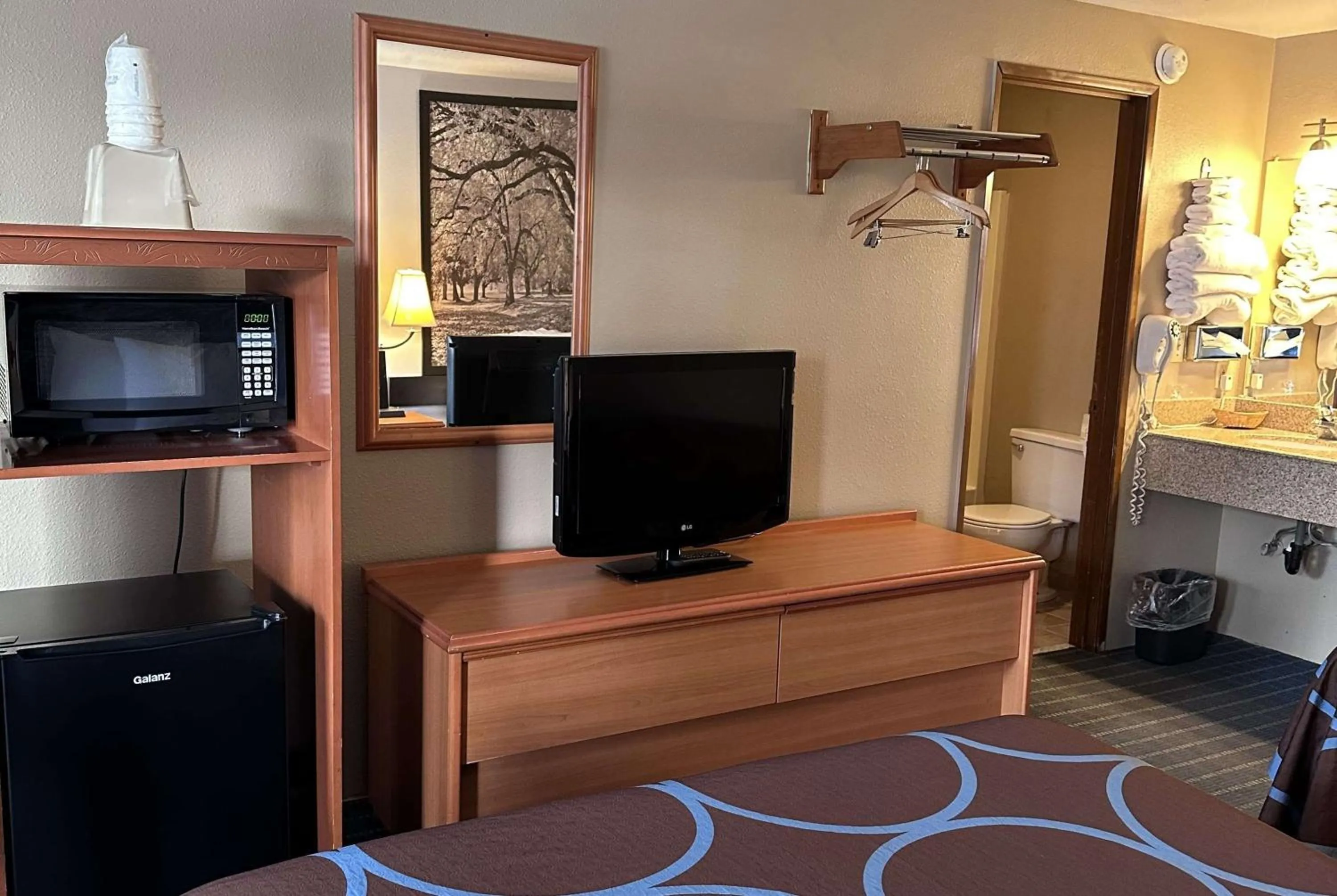 Photo of the whole room in Super 8 by Wyndham Vancouver East