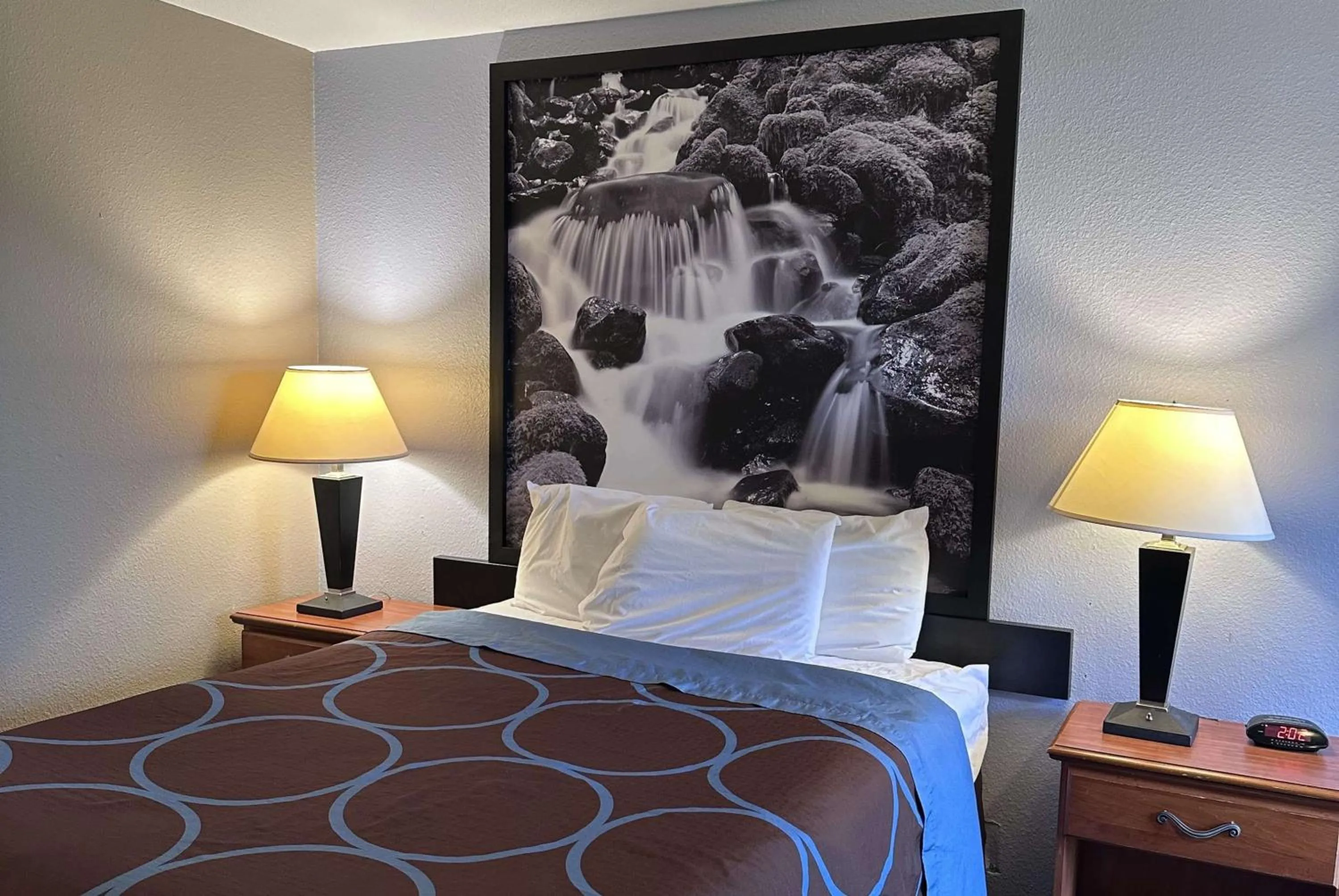 Photo of the whole room, Bed in Super 8 by Wyndham Vancouver East