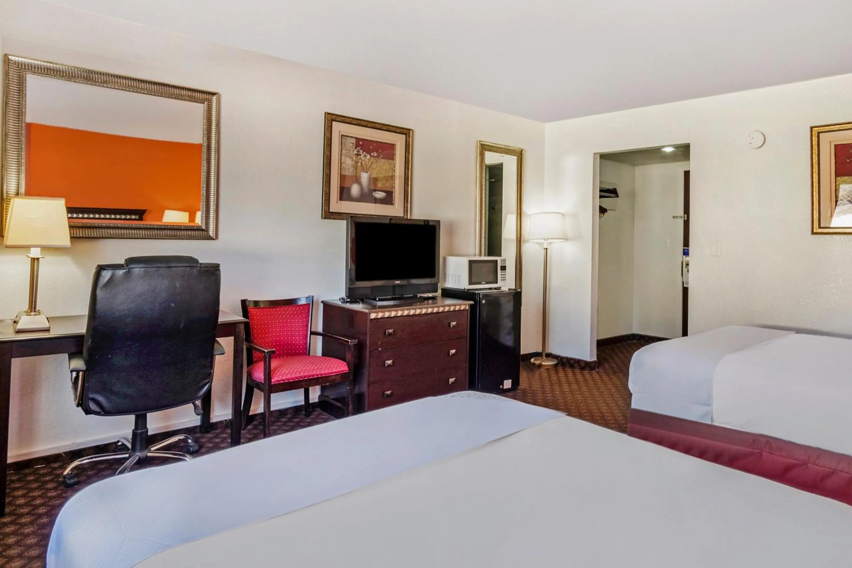 Bedroom, Bed in OYO Townhouse Dodge City KS