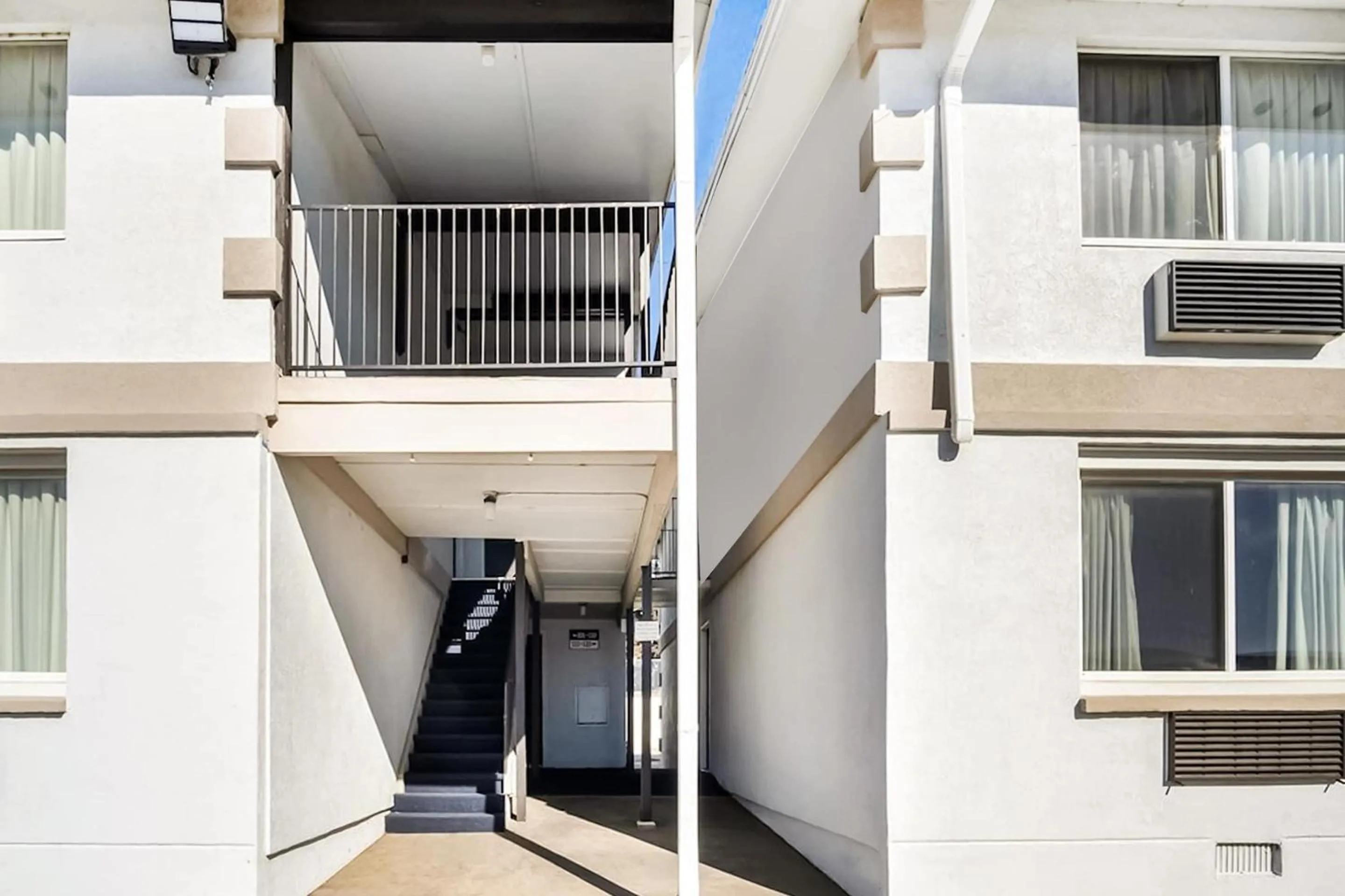Lobby or reception in OYO Townhouse Dodge City KS