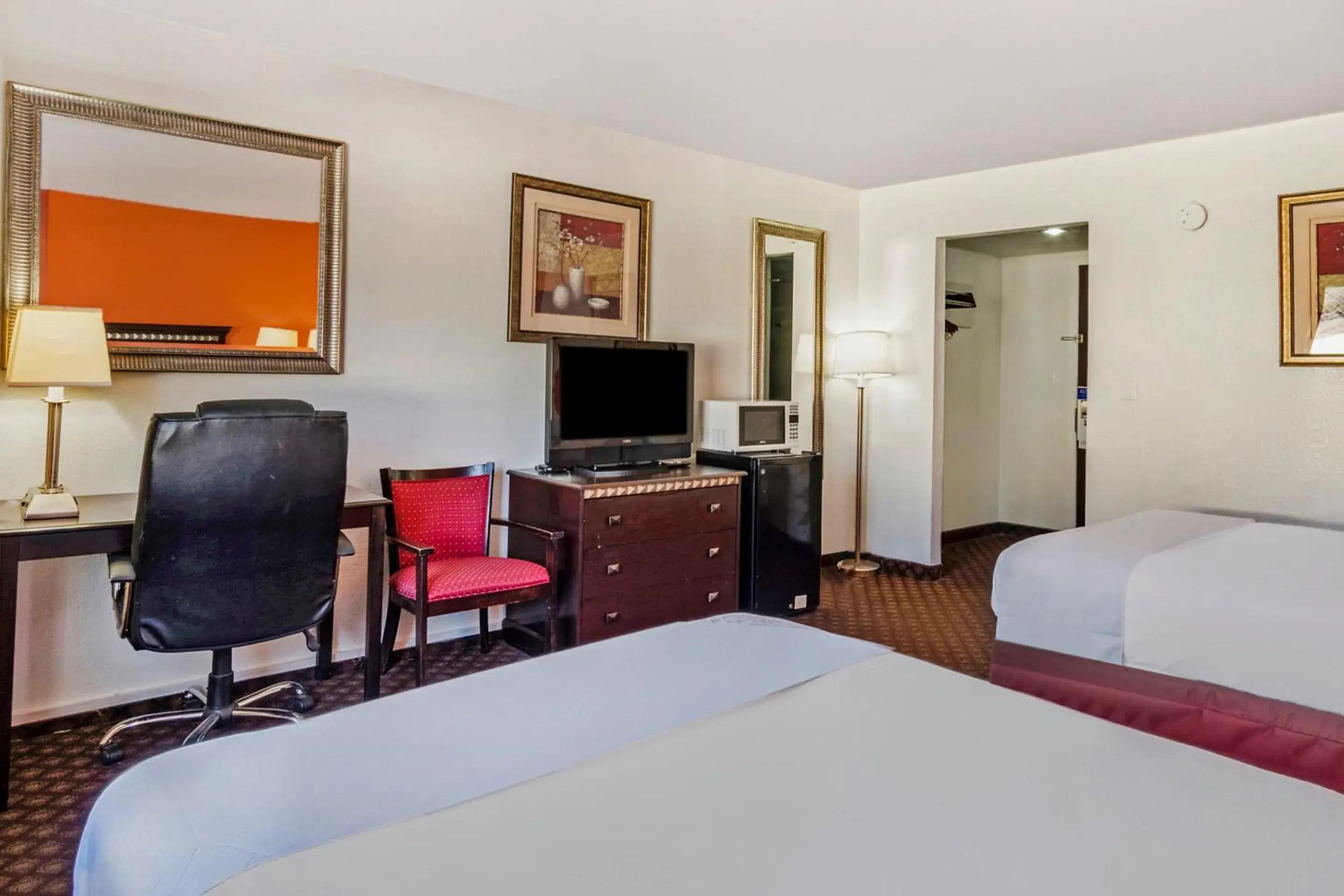 Double Room with Two Double Beds in OYO Townhouse Dodge City KS Double Room with Two Double Beds in OYO Townhouse Dodge City KS