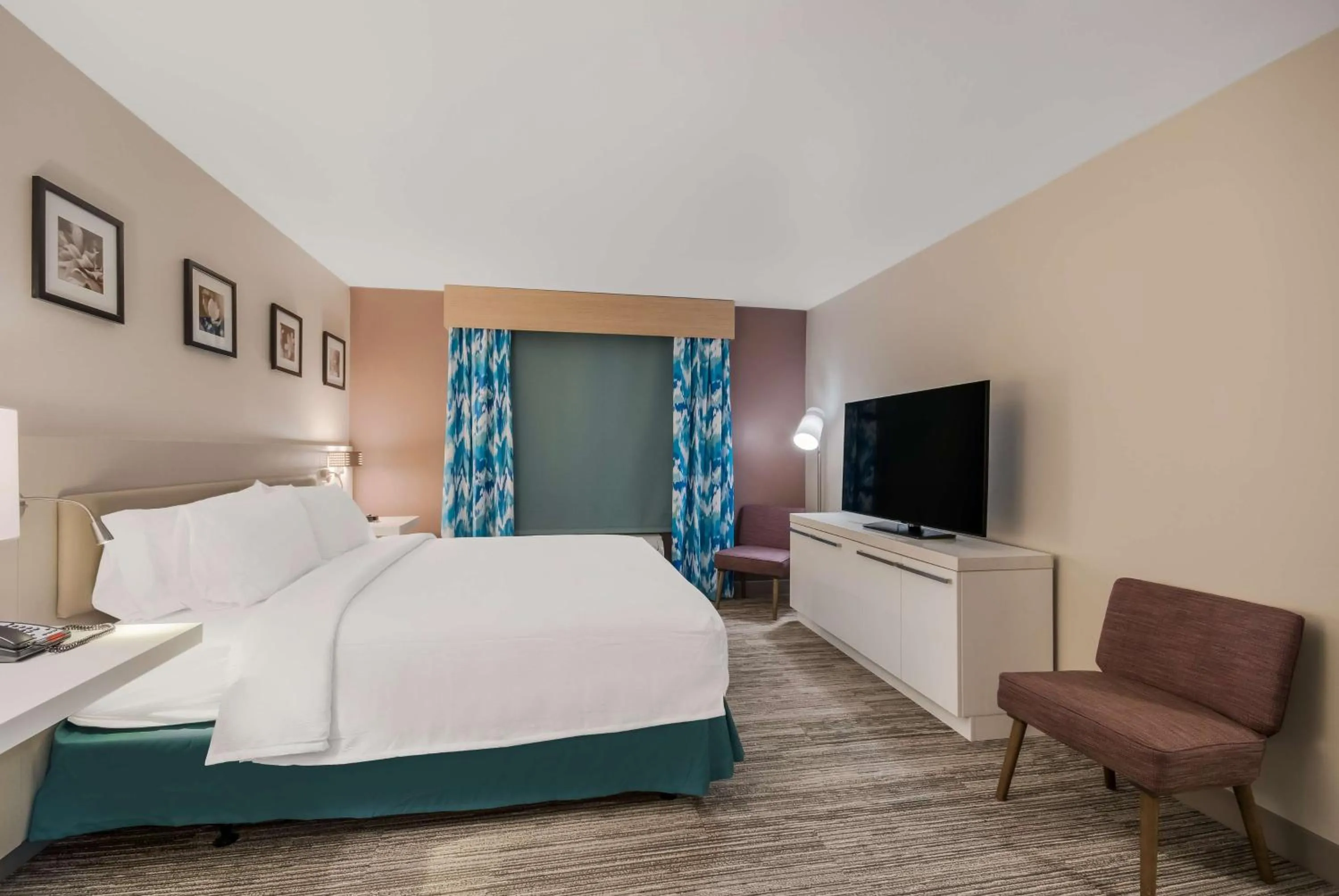 Bed in Hilton Garden Inn Oklahoma City Midtown