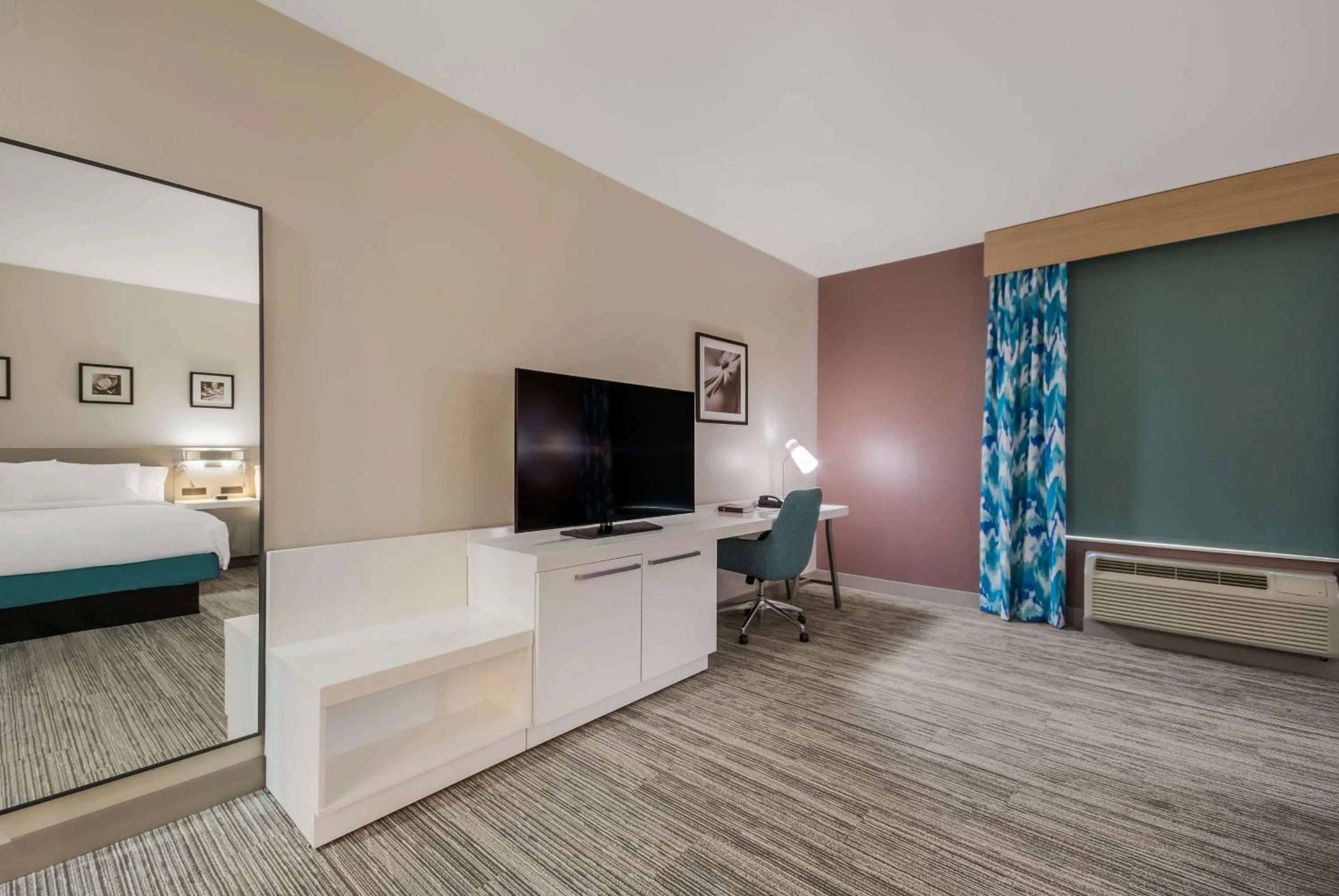 Bedroom, Bed in Hilton Garden Inn Oklahoma City Midtown