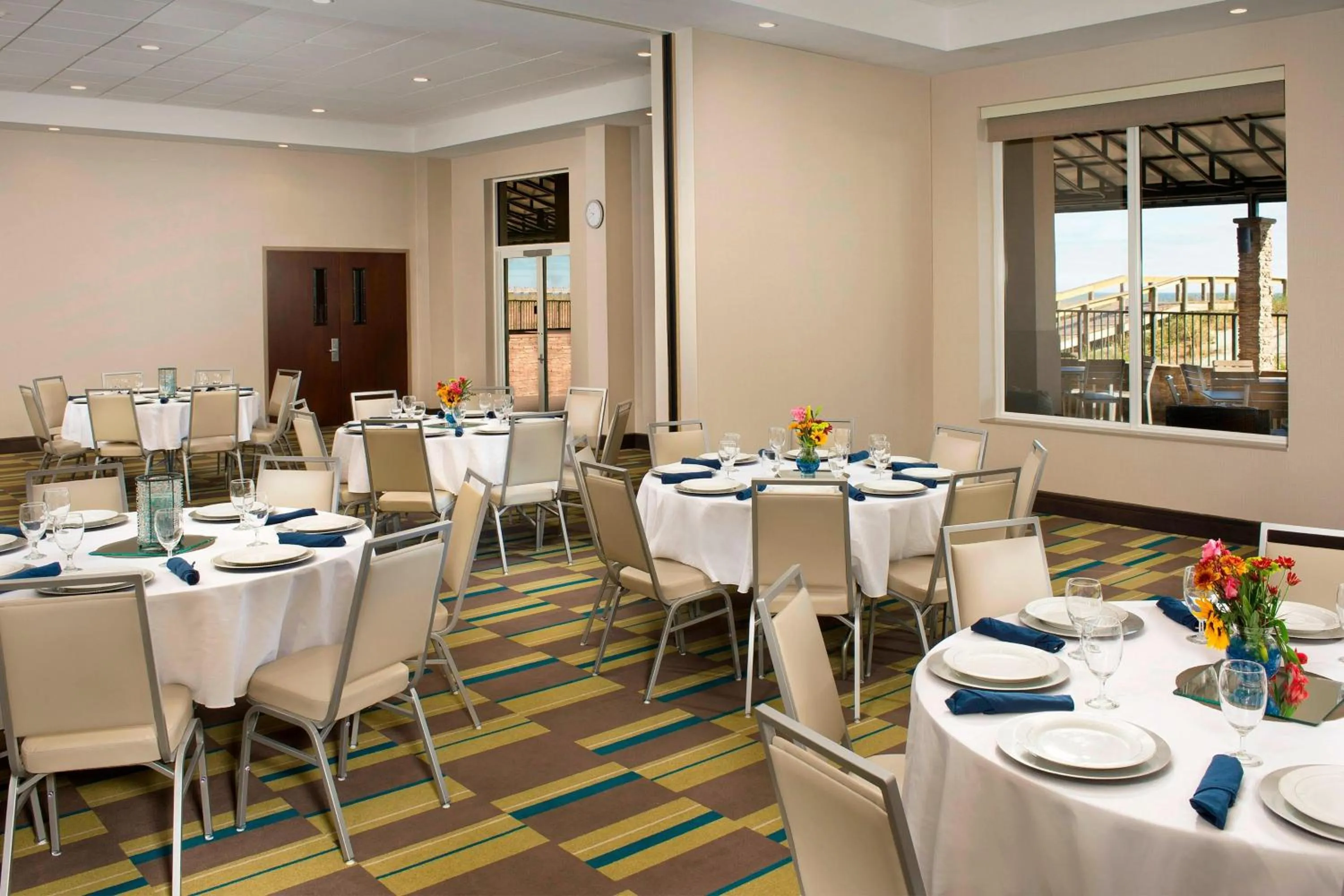 Meeting/conference room in Four Points by Sheraton Jacksonville Beachfront