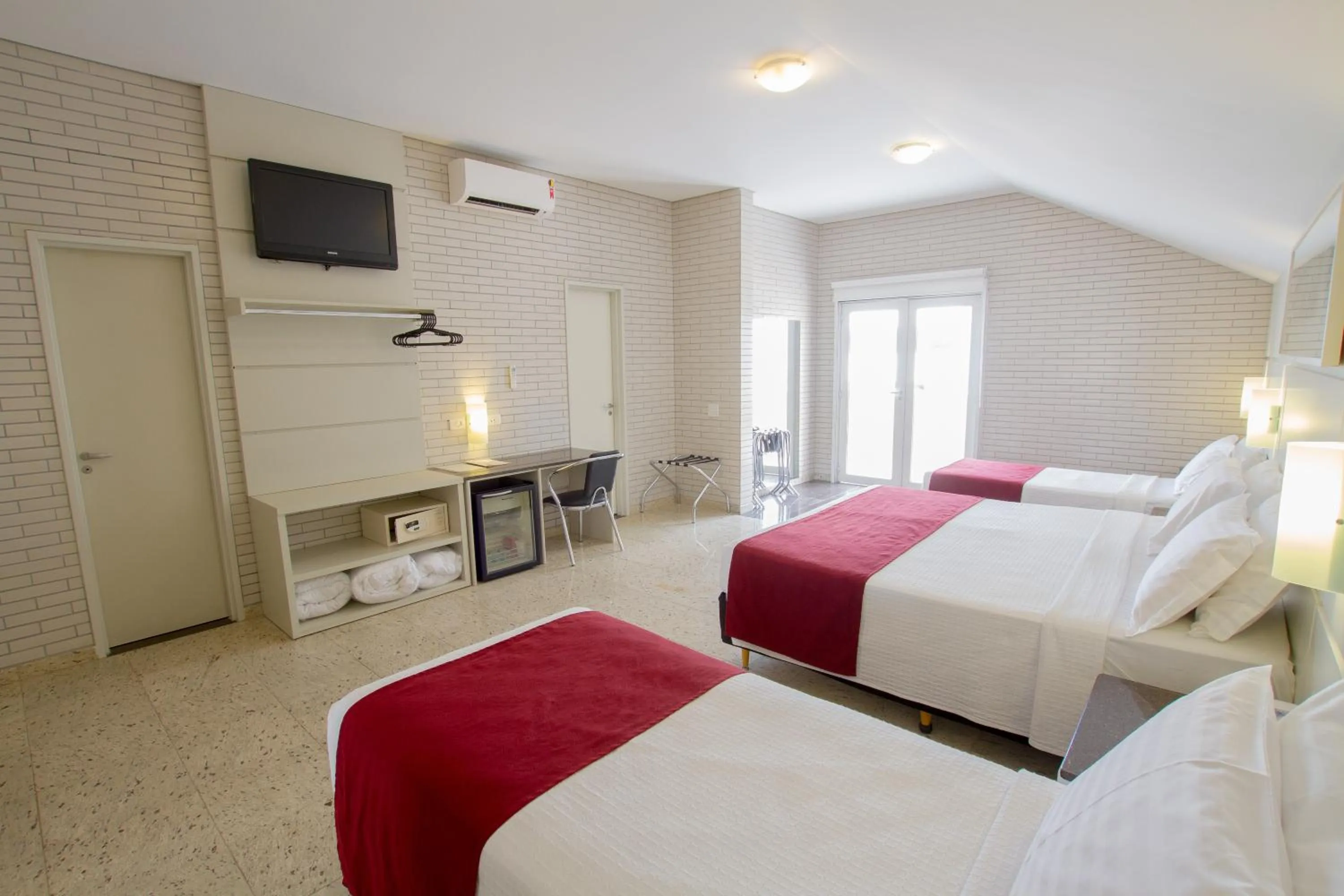 Bed in Hotel Confiance Prime Batel