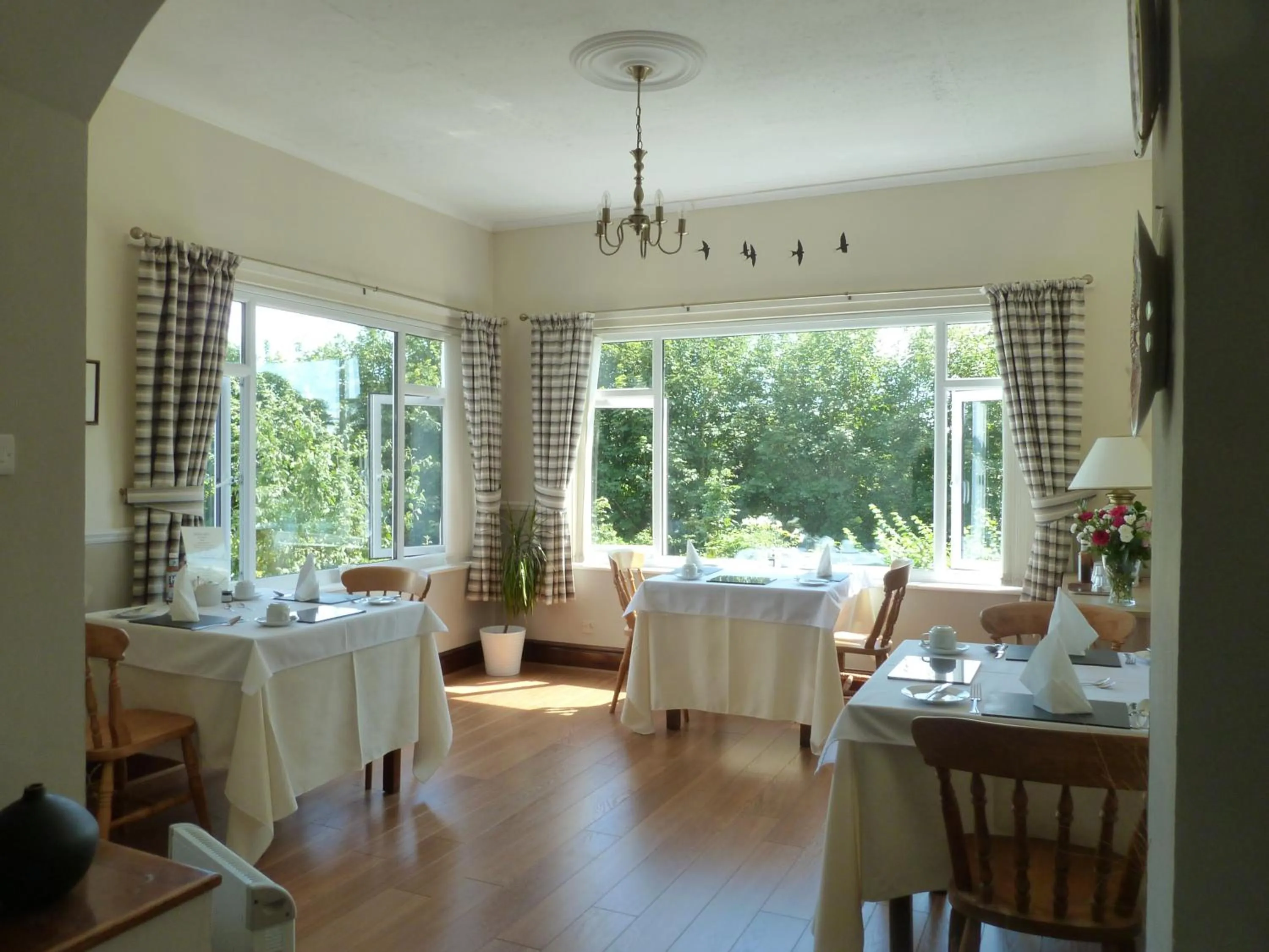 Dining area in Bron Aber