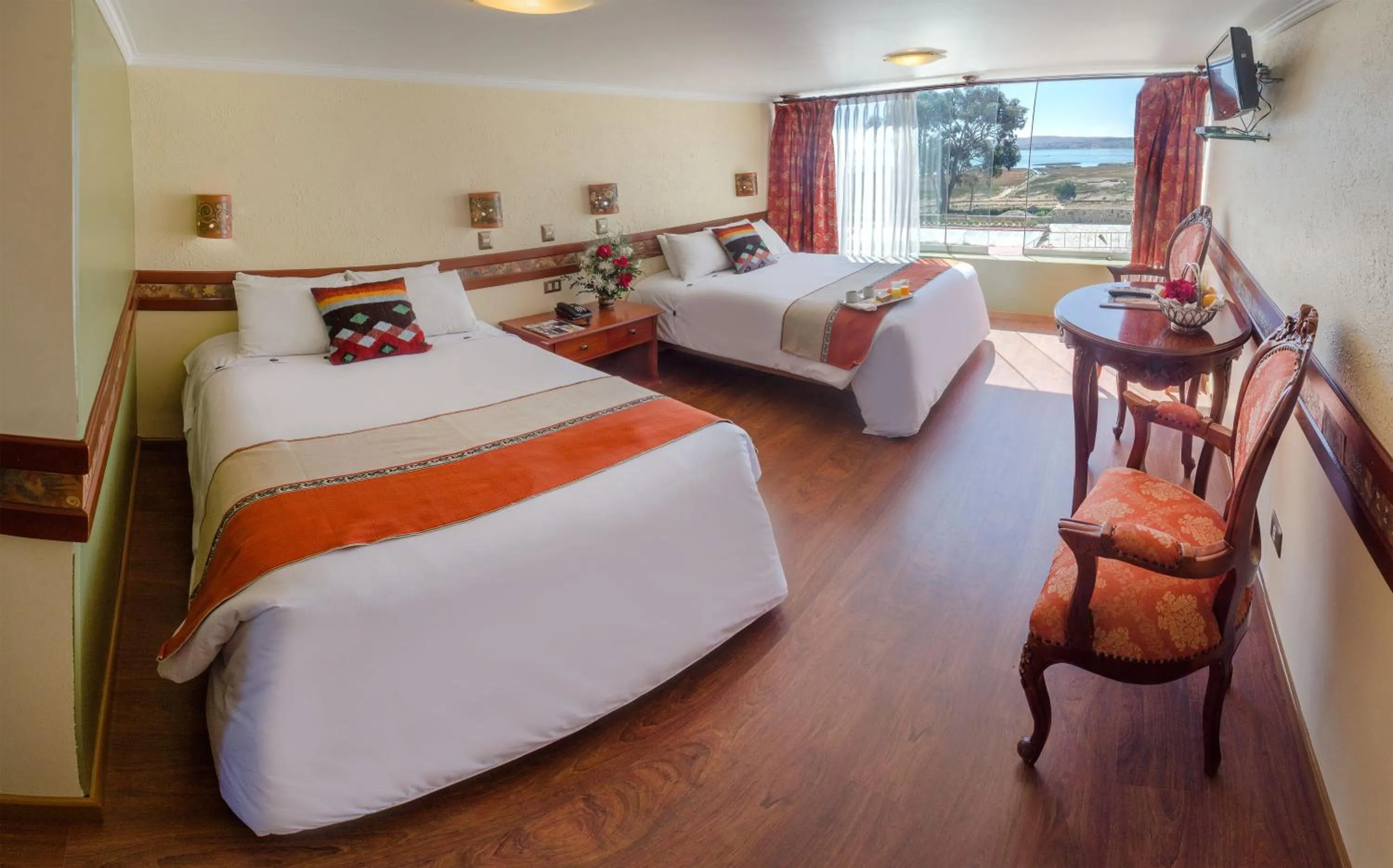 Photo of the whole room, Bed in Taypikala Lago