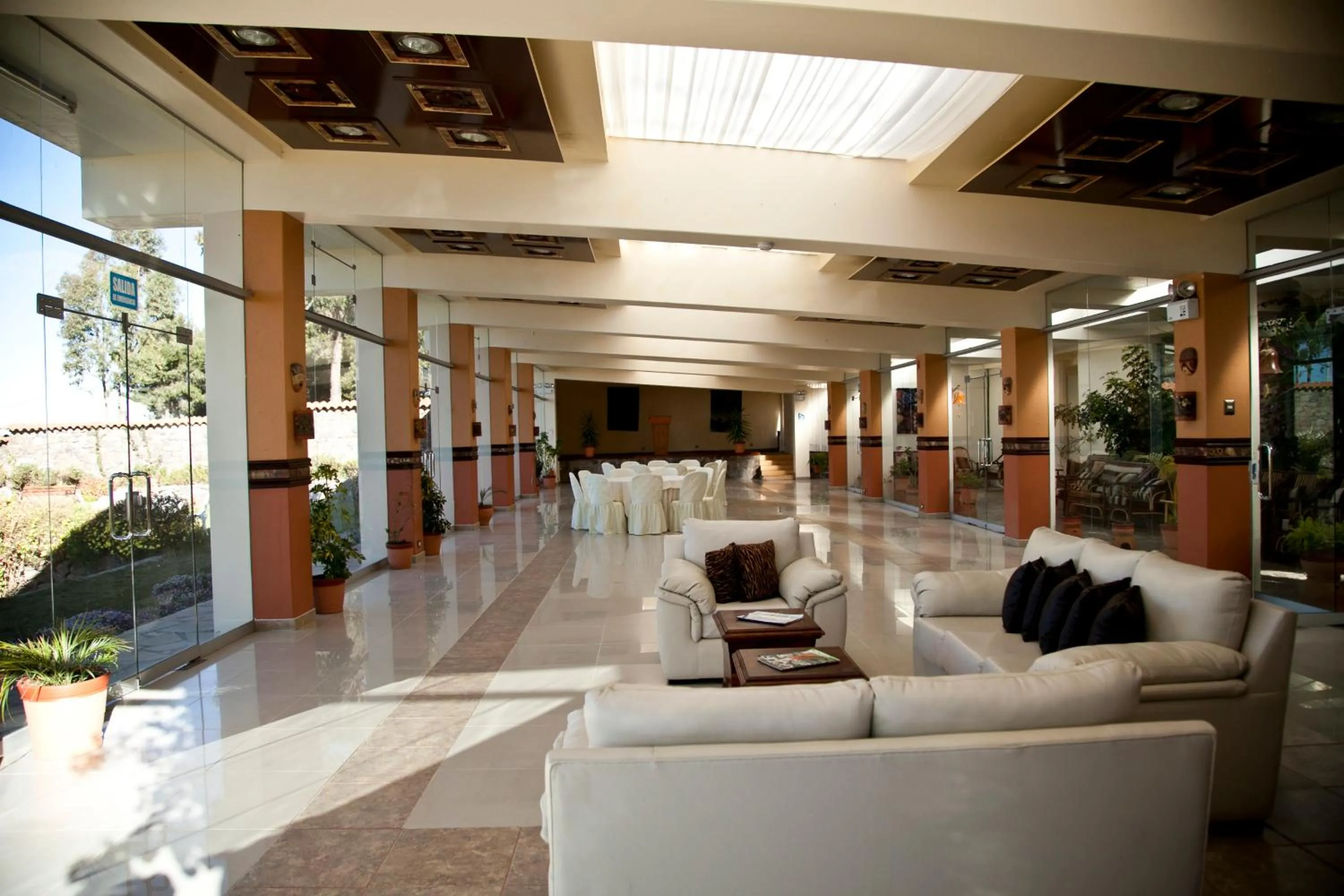 Business facilities in Taypikala Lago