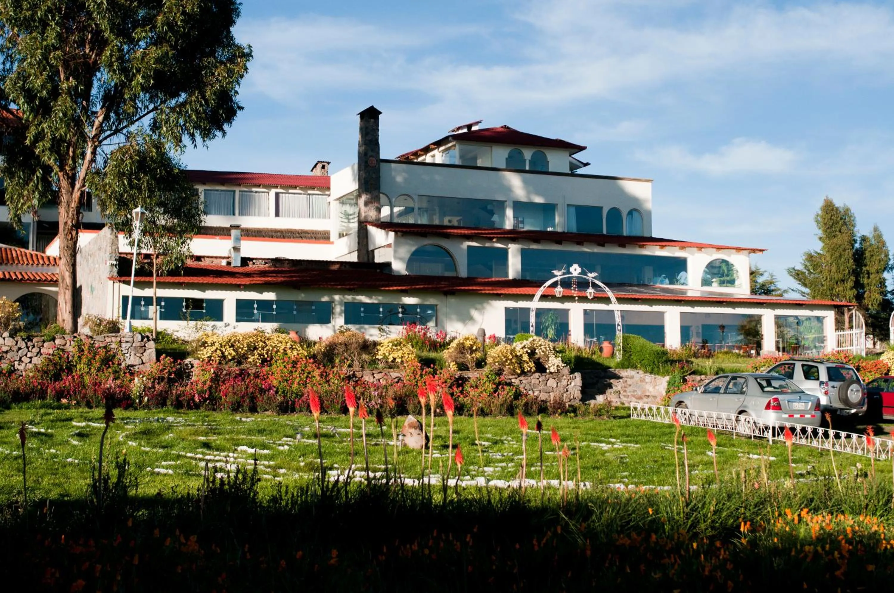 Facade/entrance in Taypikala Lago